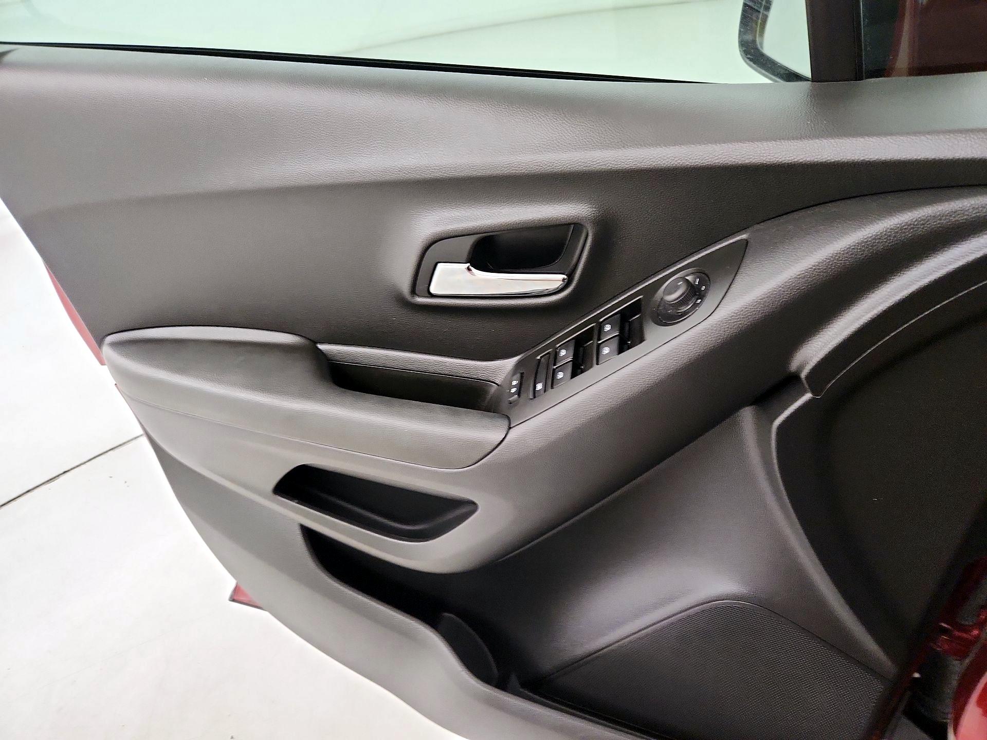 Thumbnail: 2022 Chevrolet Trax - 12