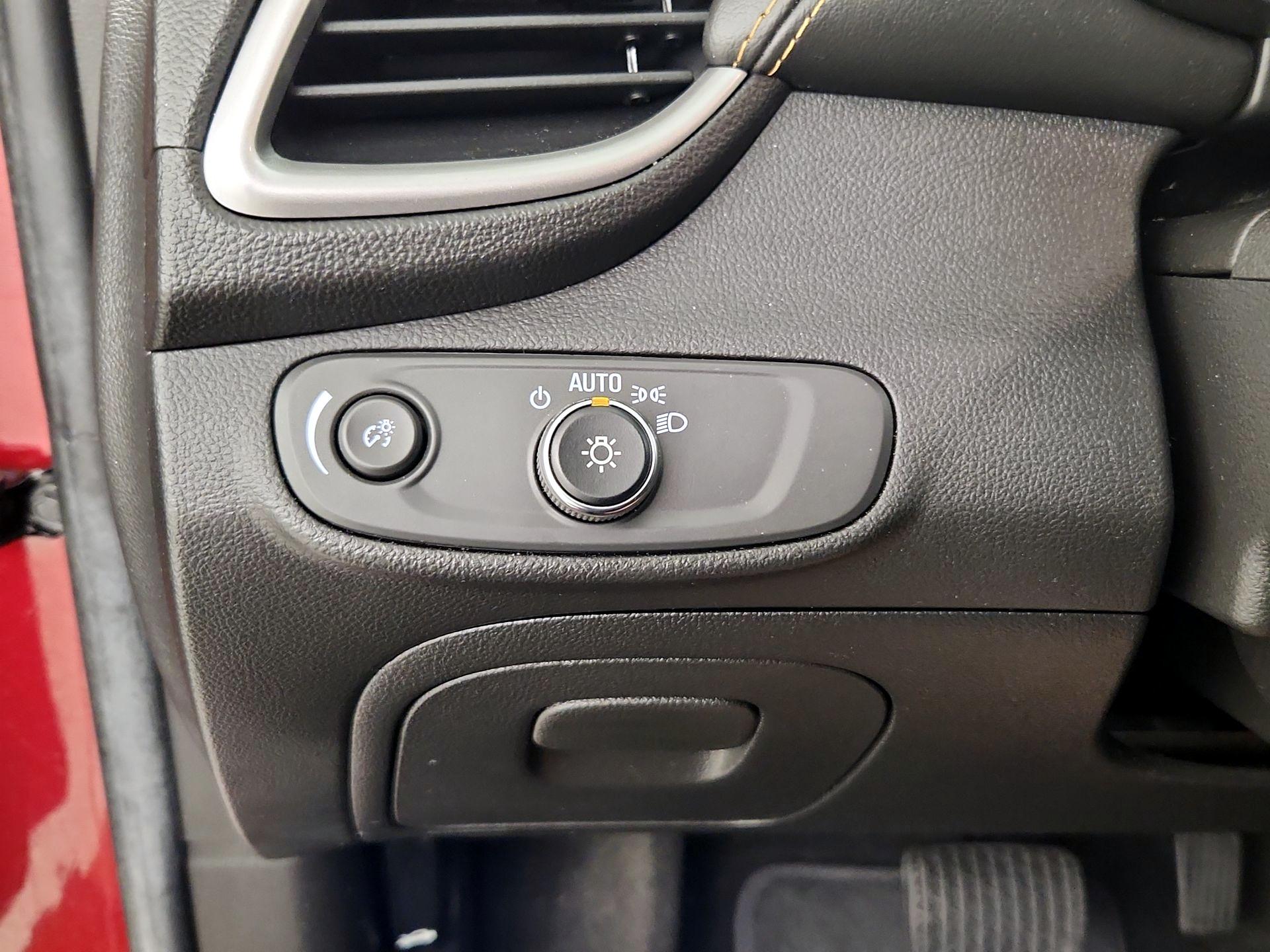 Thumbnail: 2022 Chevrolet Trax - 13