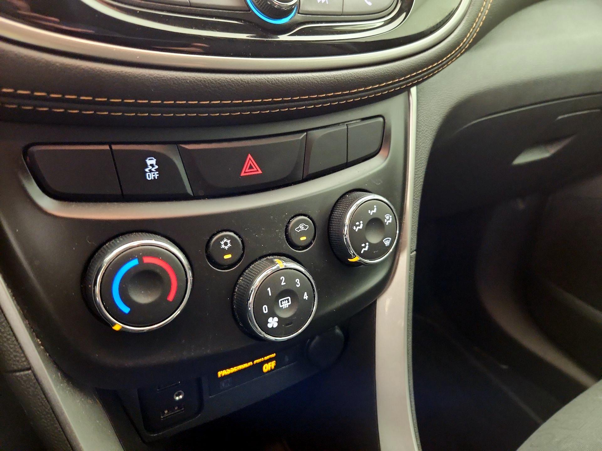 Thumbnail: 2022 Chevrolet Trax - 16