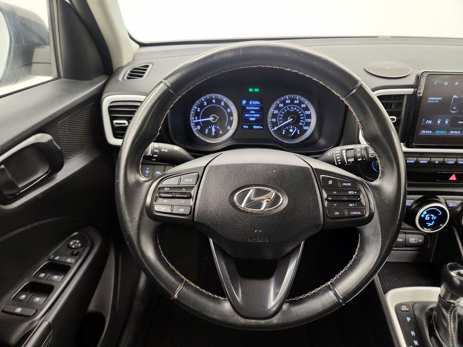 2022 Hyundai Venue Limited - Photo 11