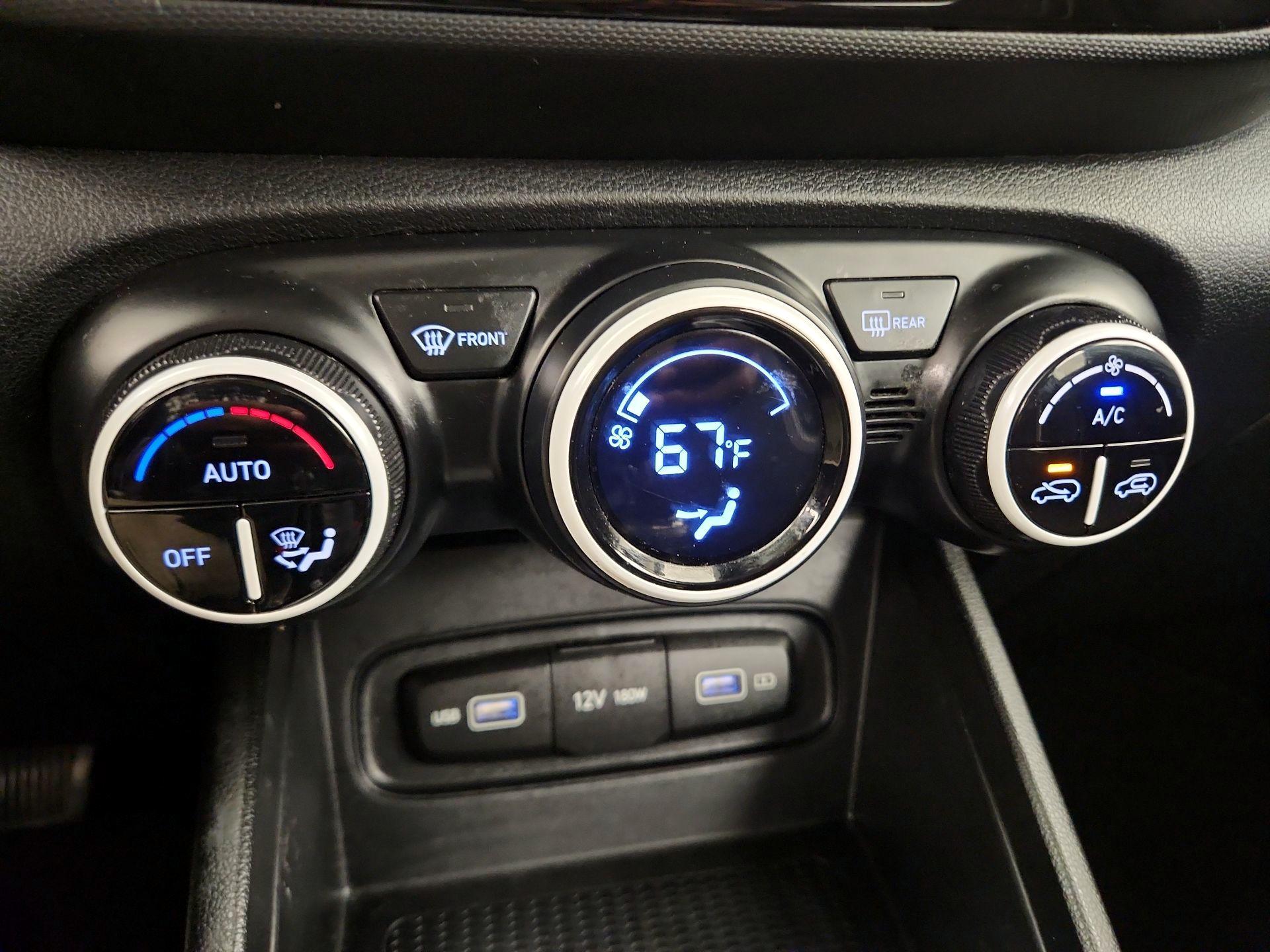 Thumbnail: 2022 Hyundai Venue - 17