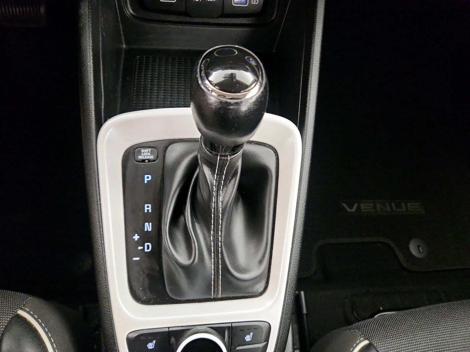 2022 Hyundai Venue Limited - Photo 19