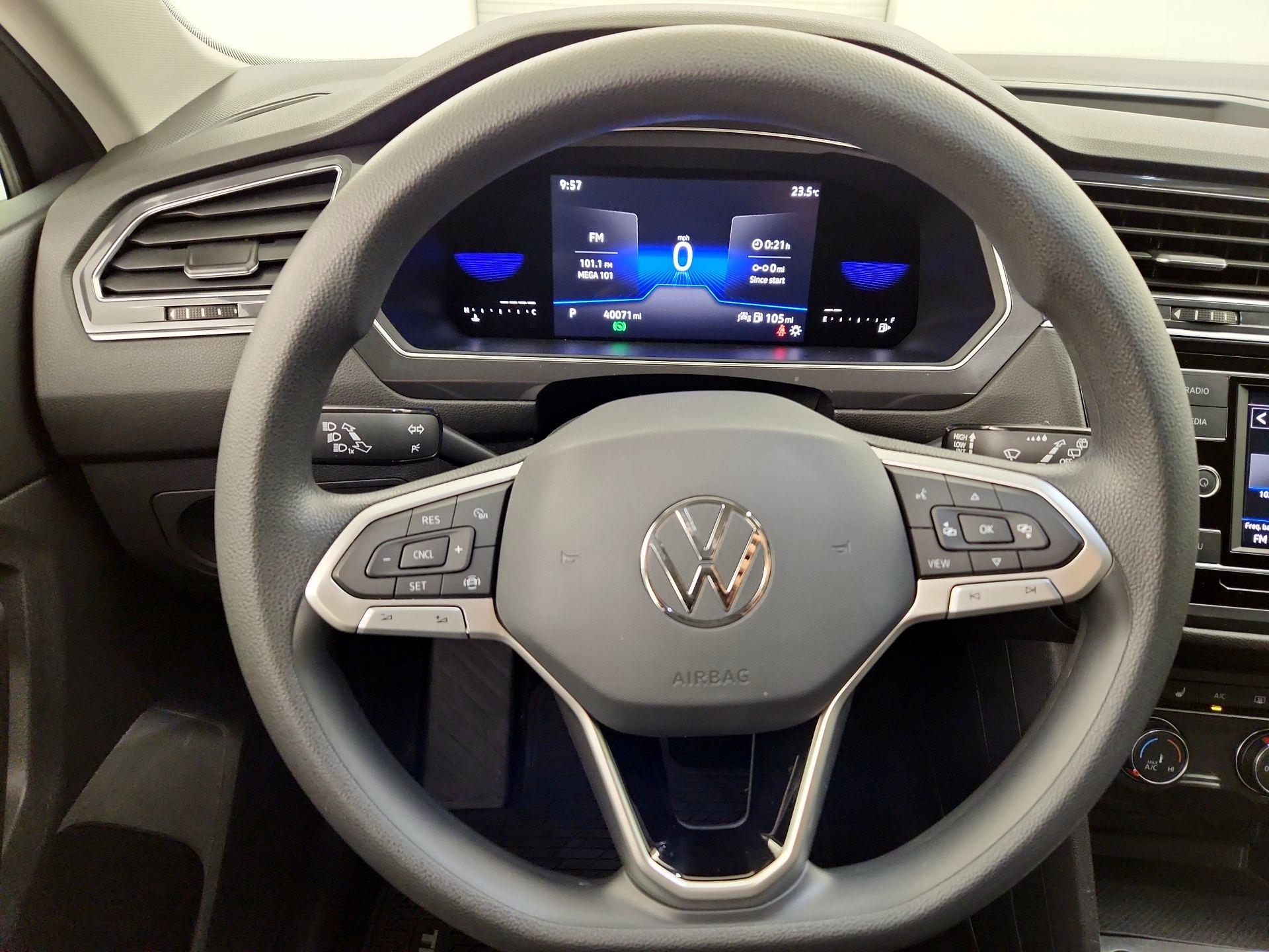 Thumbnail: 2023 Volkswagen Tiguan - 10