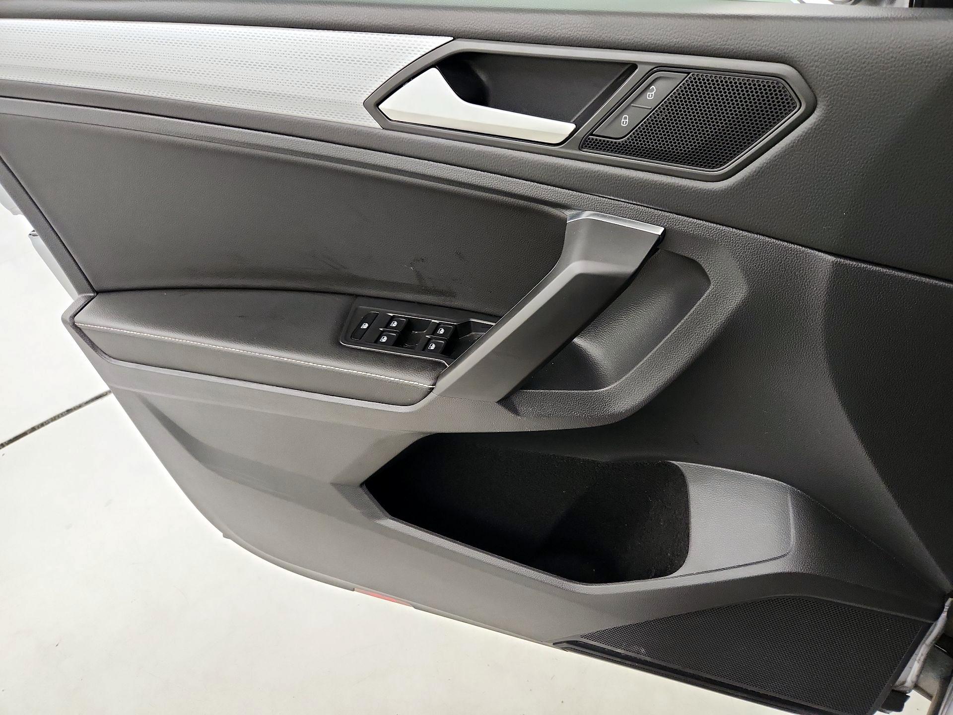 Thumbnail: 2023 Volkswagen Tiguan - 12