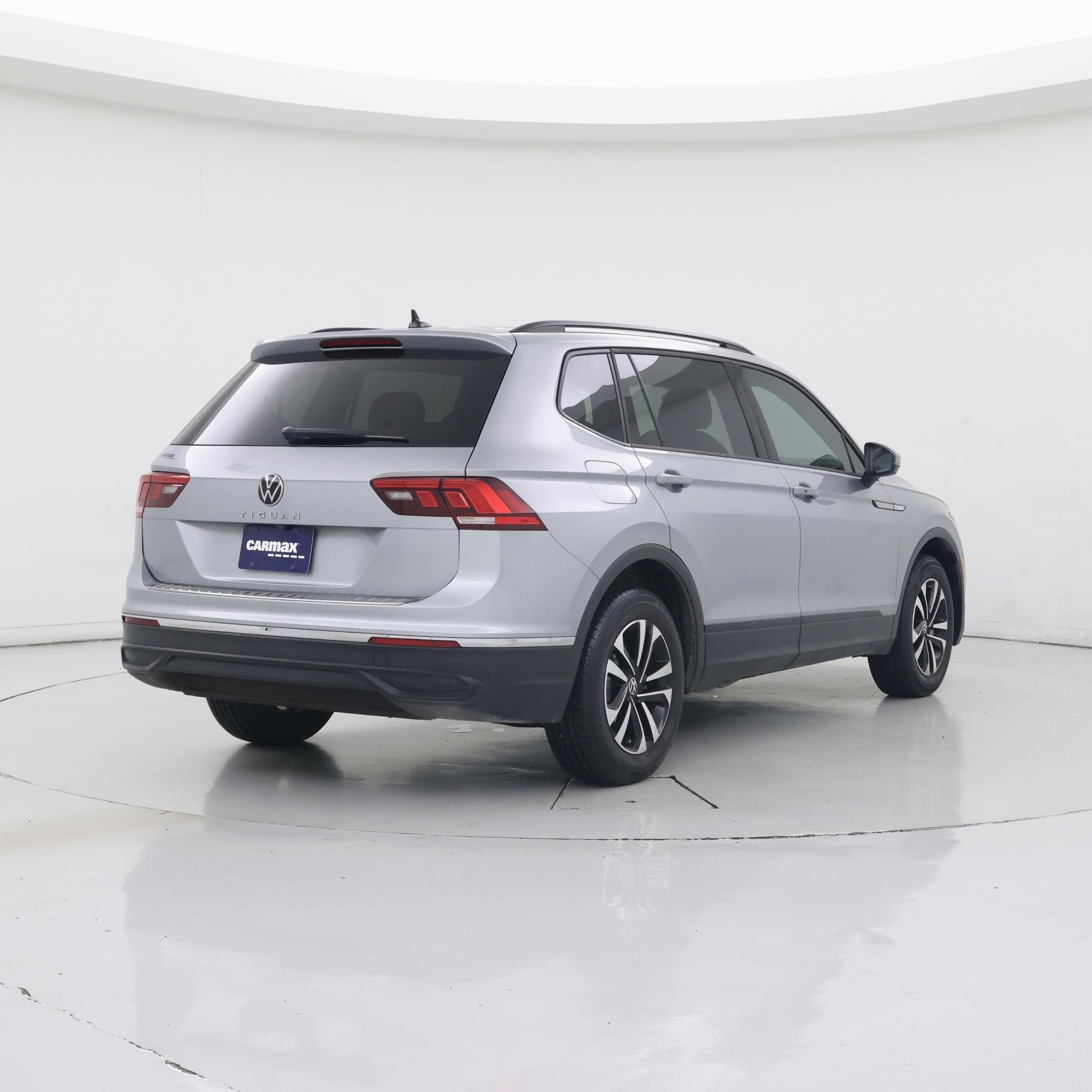 Thumbnail: 2023 Volkswagen Tiguan - 8