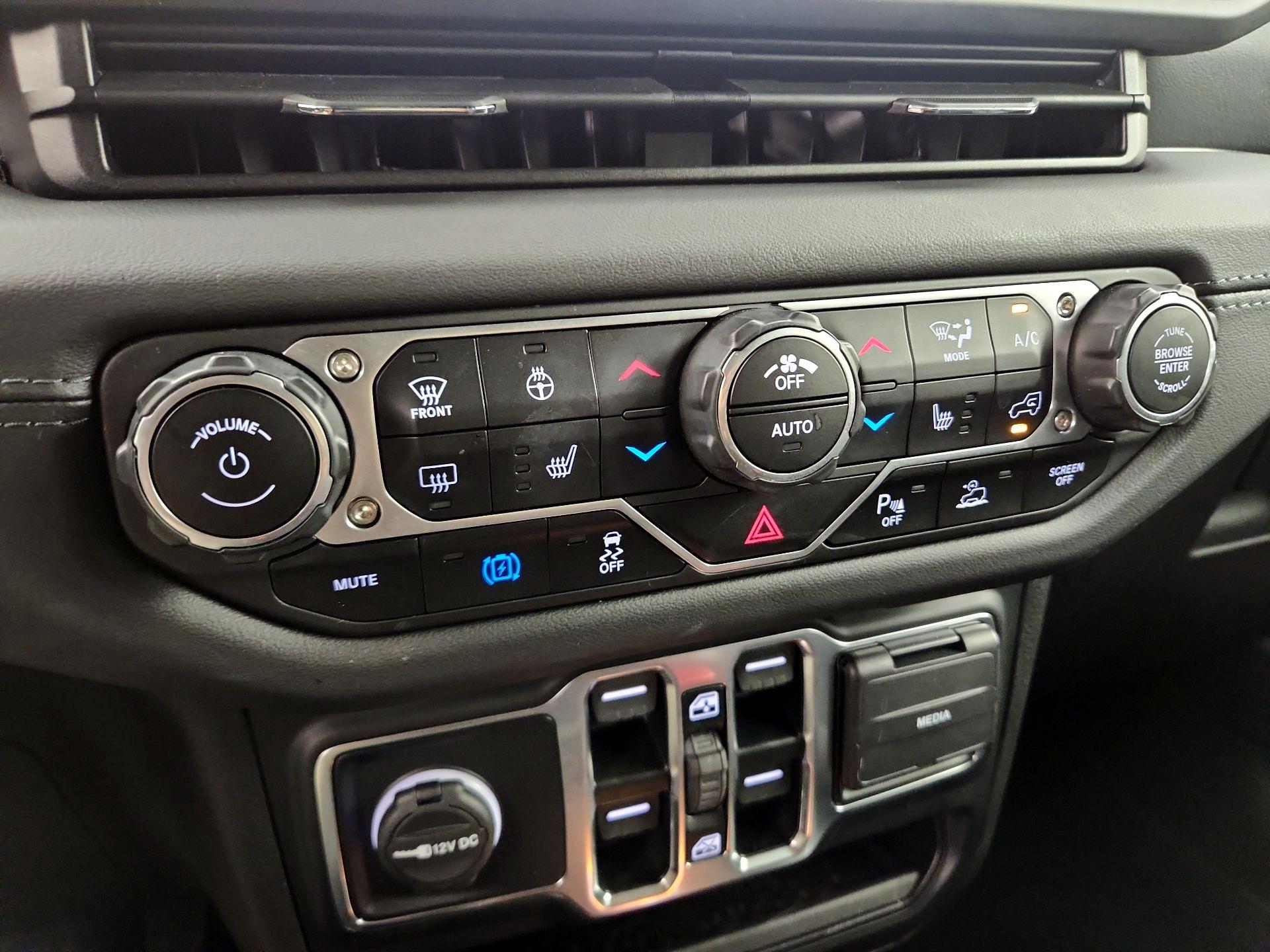 Thumbnail: 2024 Jeep Wrangler - 17