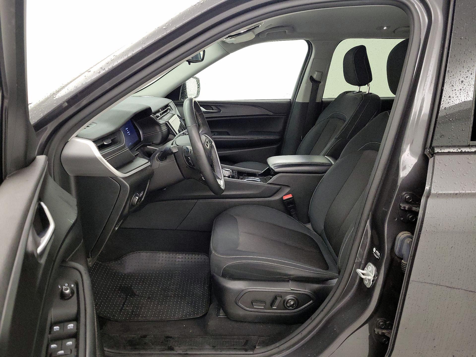 Thumbnail: 2023 Jeep Grand Cherokee - 11