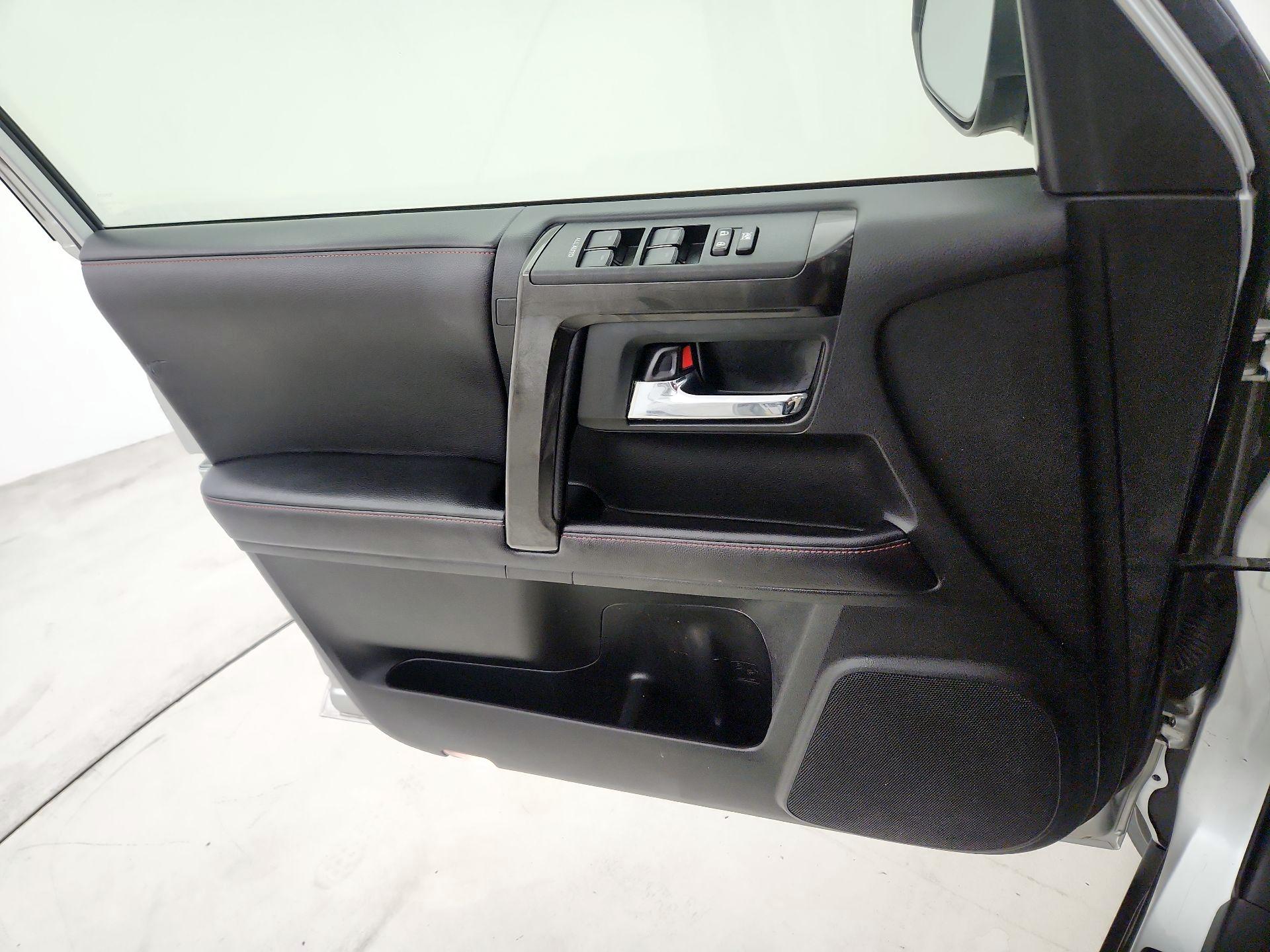 Thumbnail: 2020 Toyota 4Runner - 12