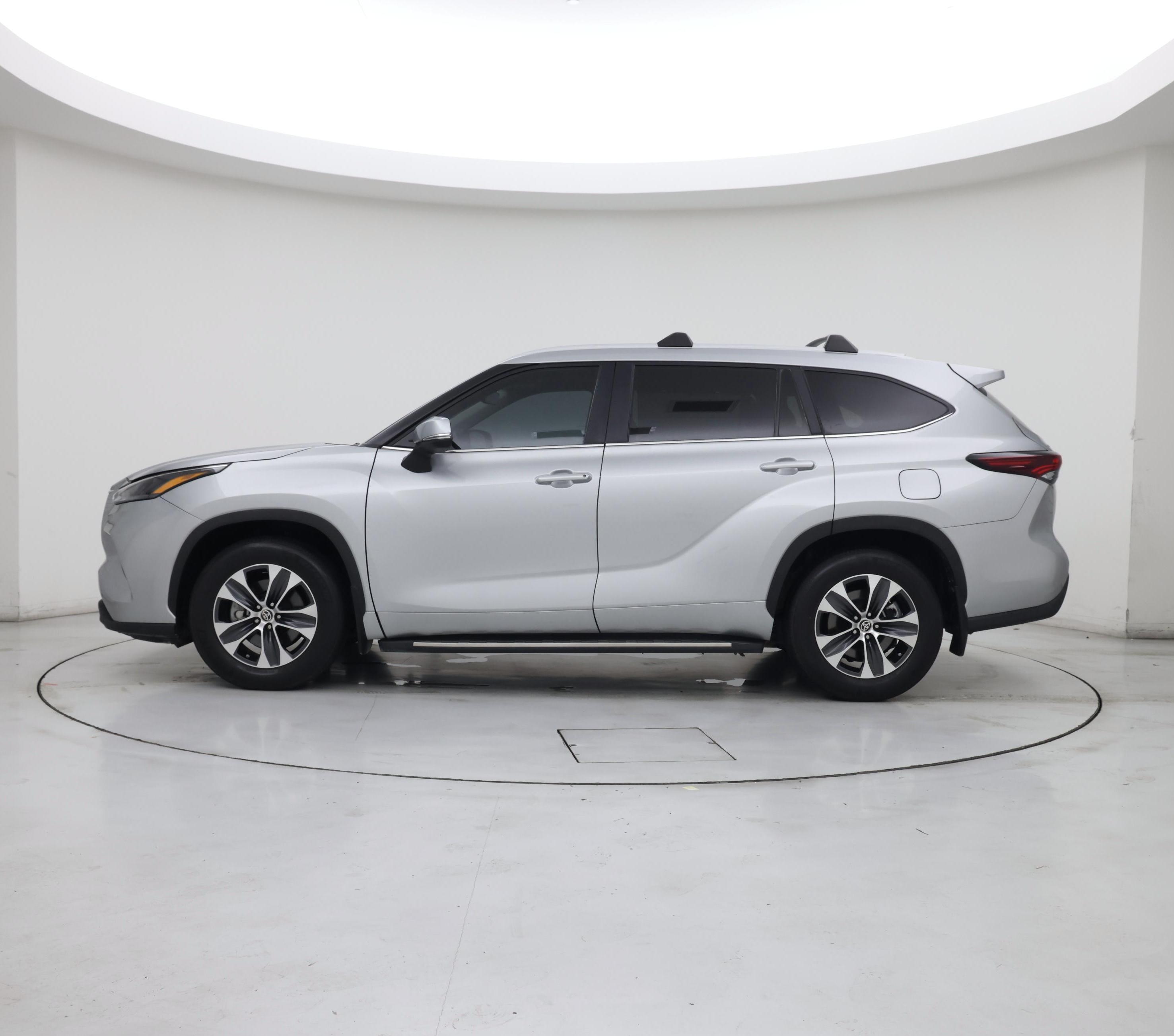 Thumbnail: 2024 Toyota Highlander - 3