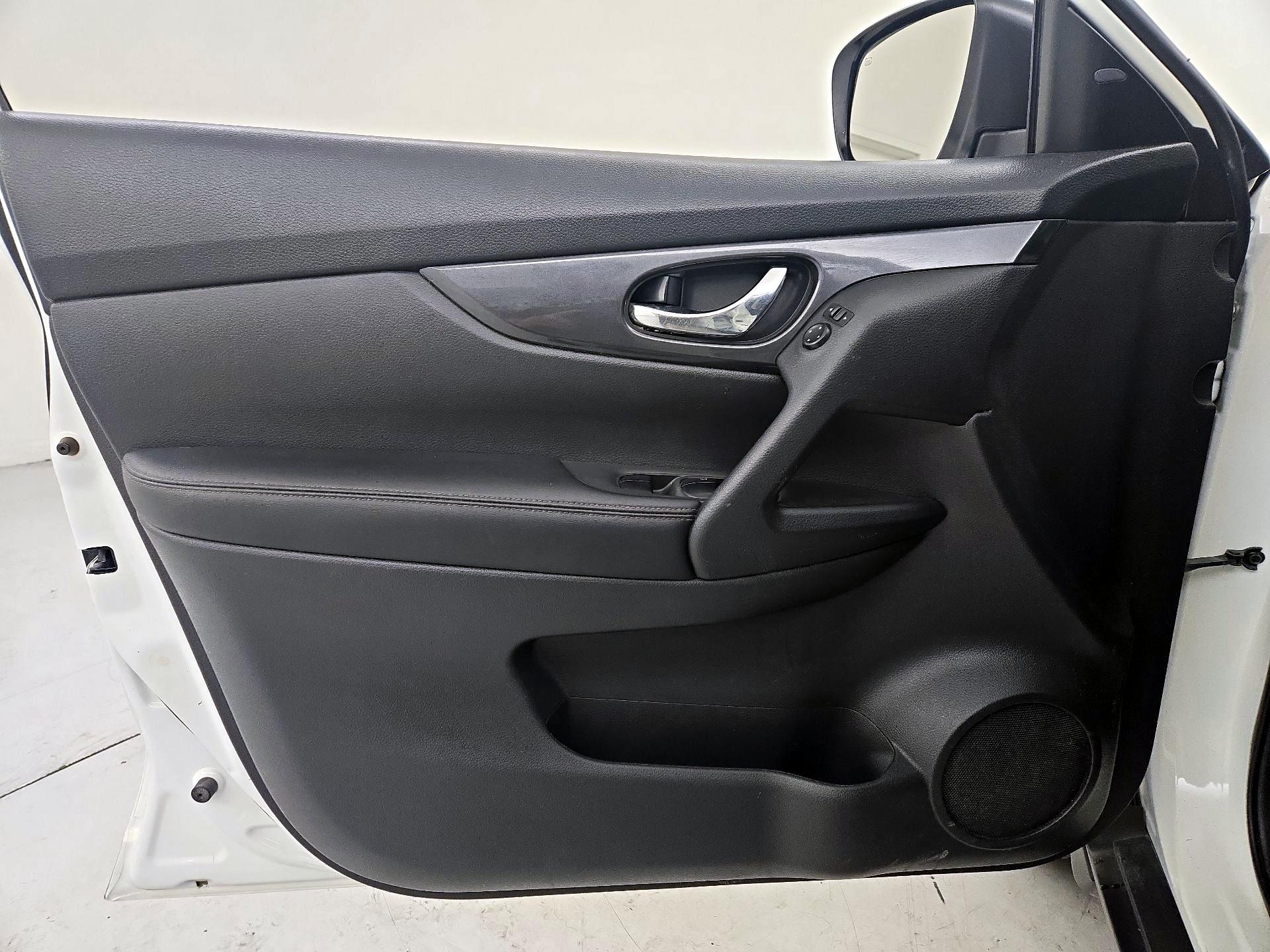 Thumbnail: 2019 Nissan Rogue - 12