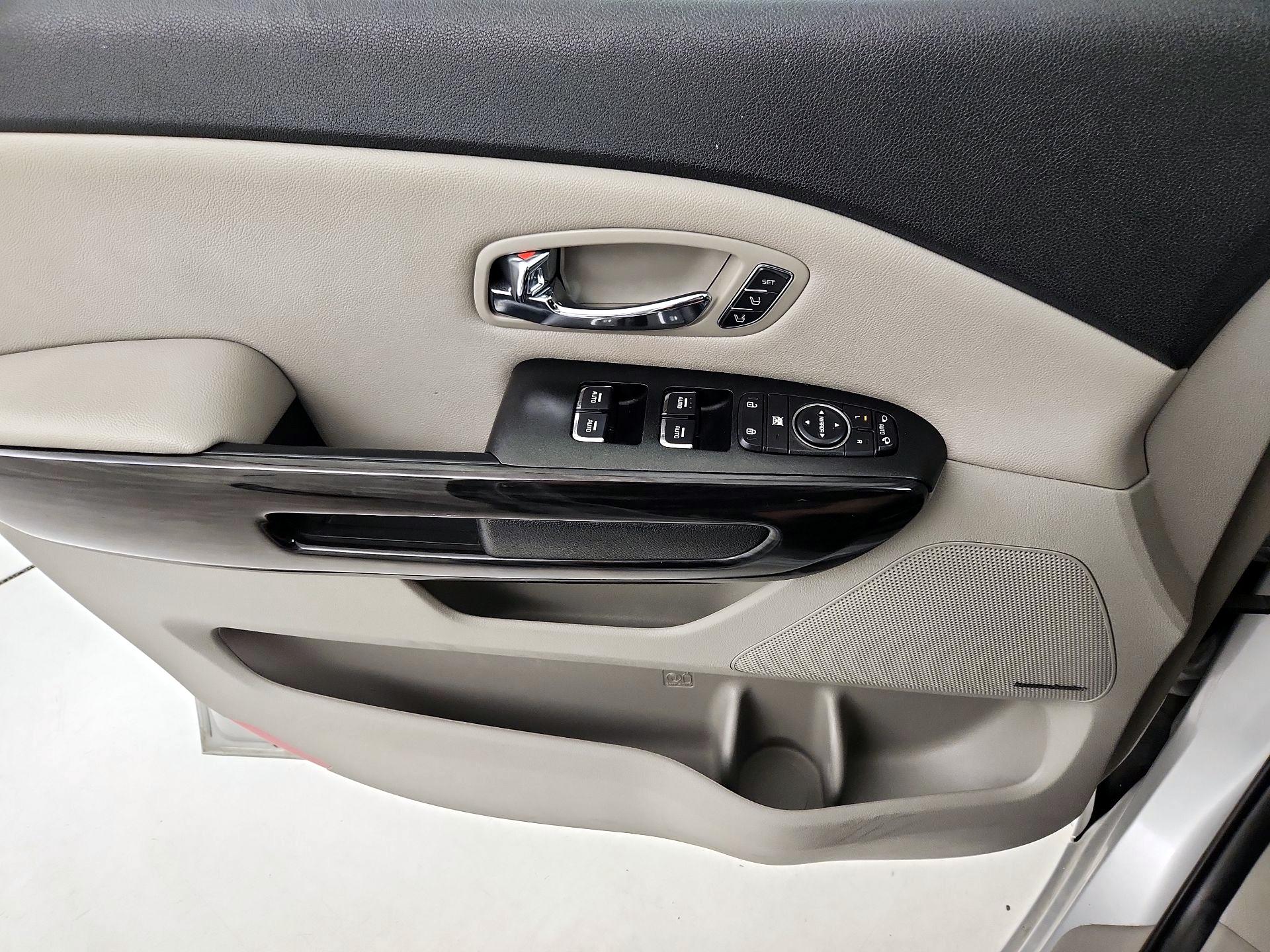 Thumbnail: 2020 Kia Sedona - 12