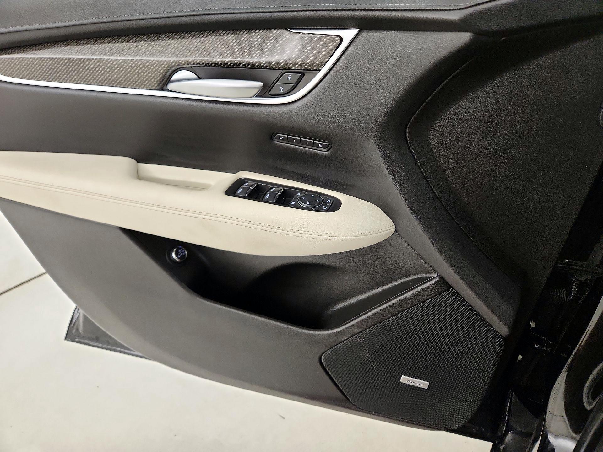 Thumbnail: 2022 Cadillac XT5 - 12