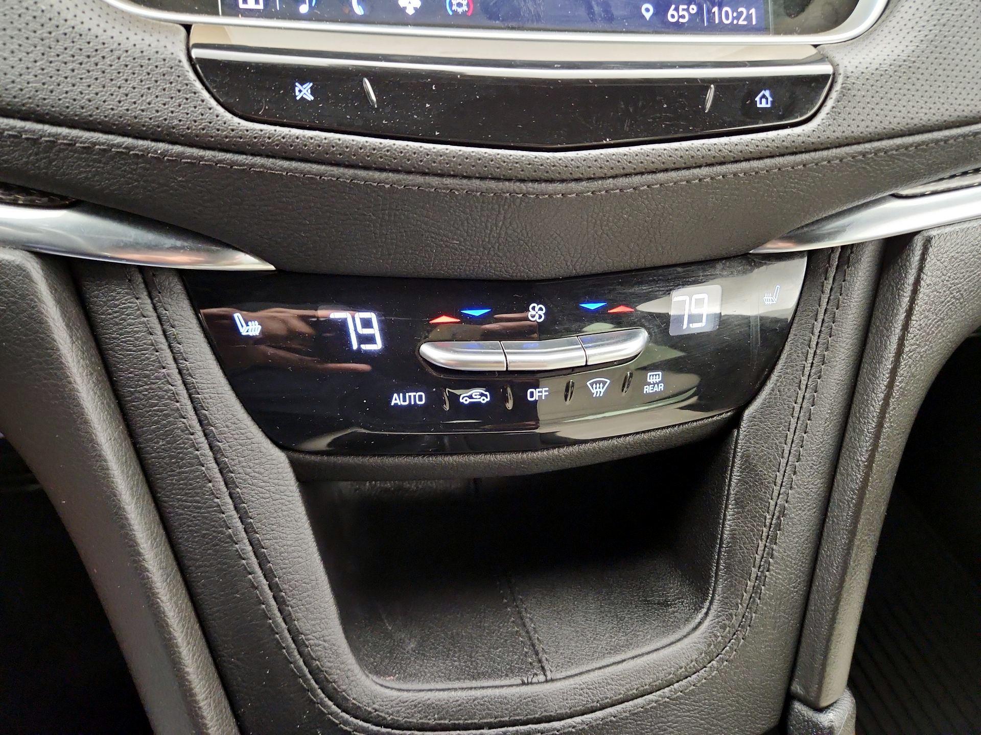 Thumbnail: 2022 Cadillac XT5 - 16