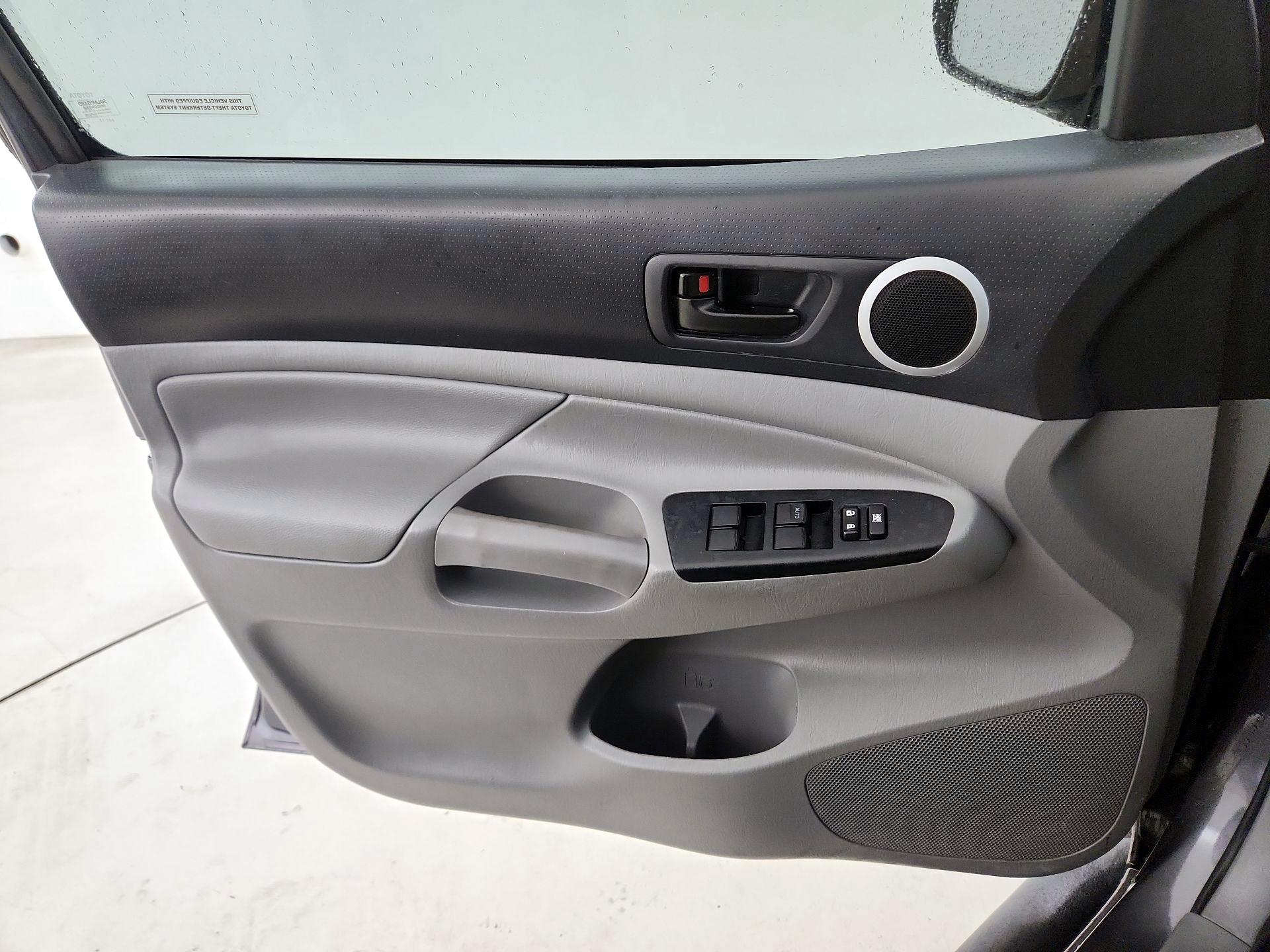 Thumbnail: 2015 Toyota Tacoma - 12