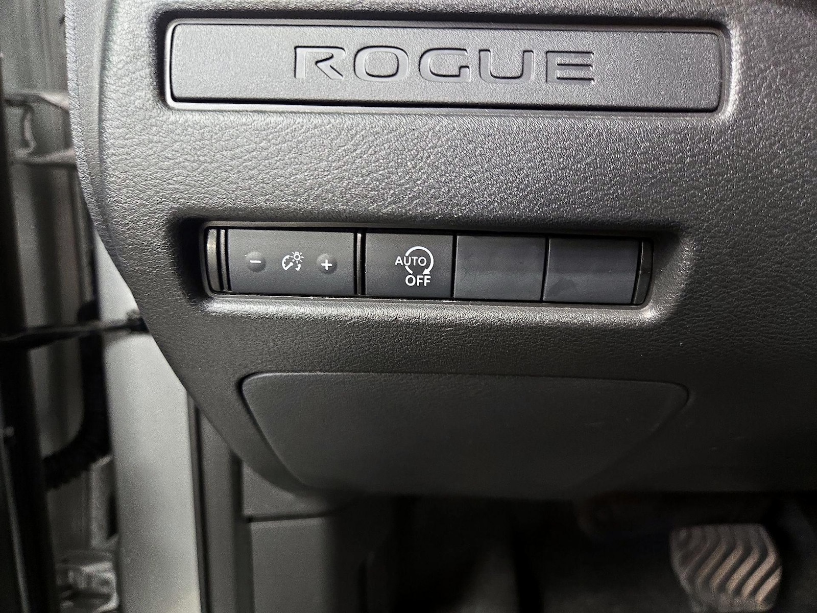 2025 Nissan Rogue S - Photo 14
