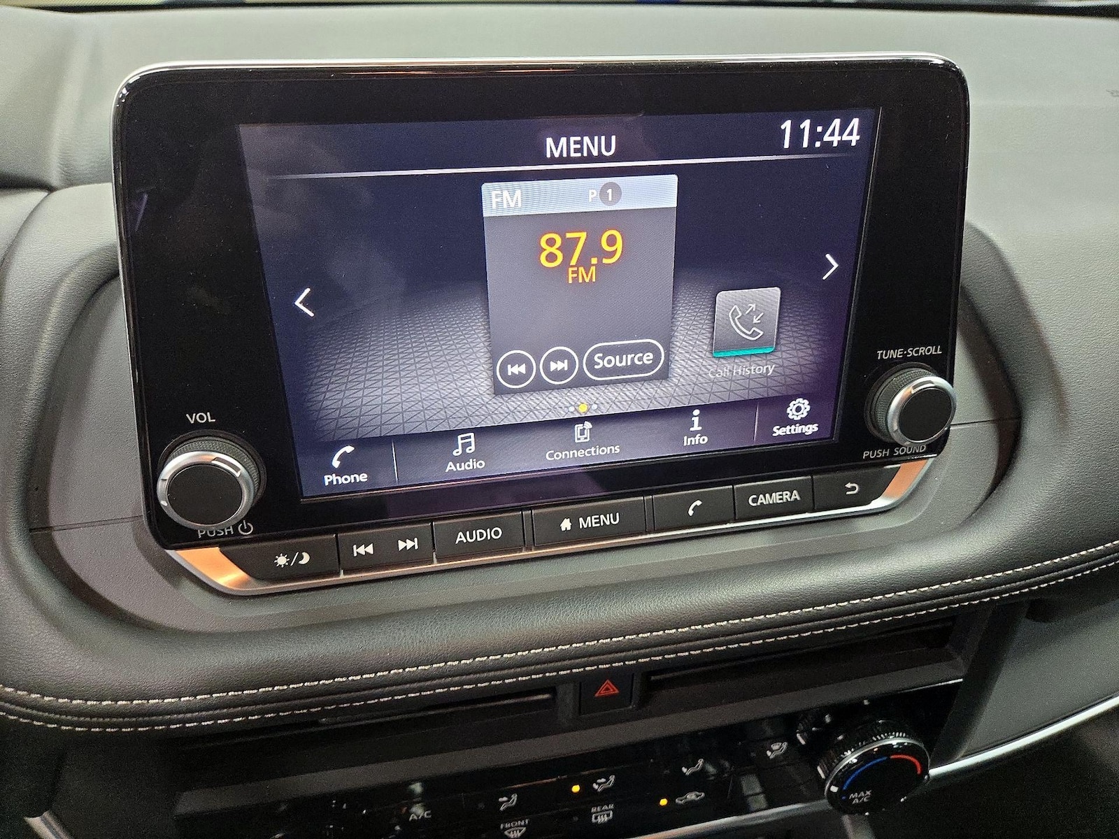 2025 Nissan Rogue S - Photo 16