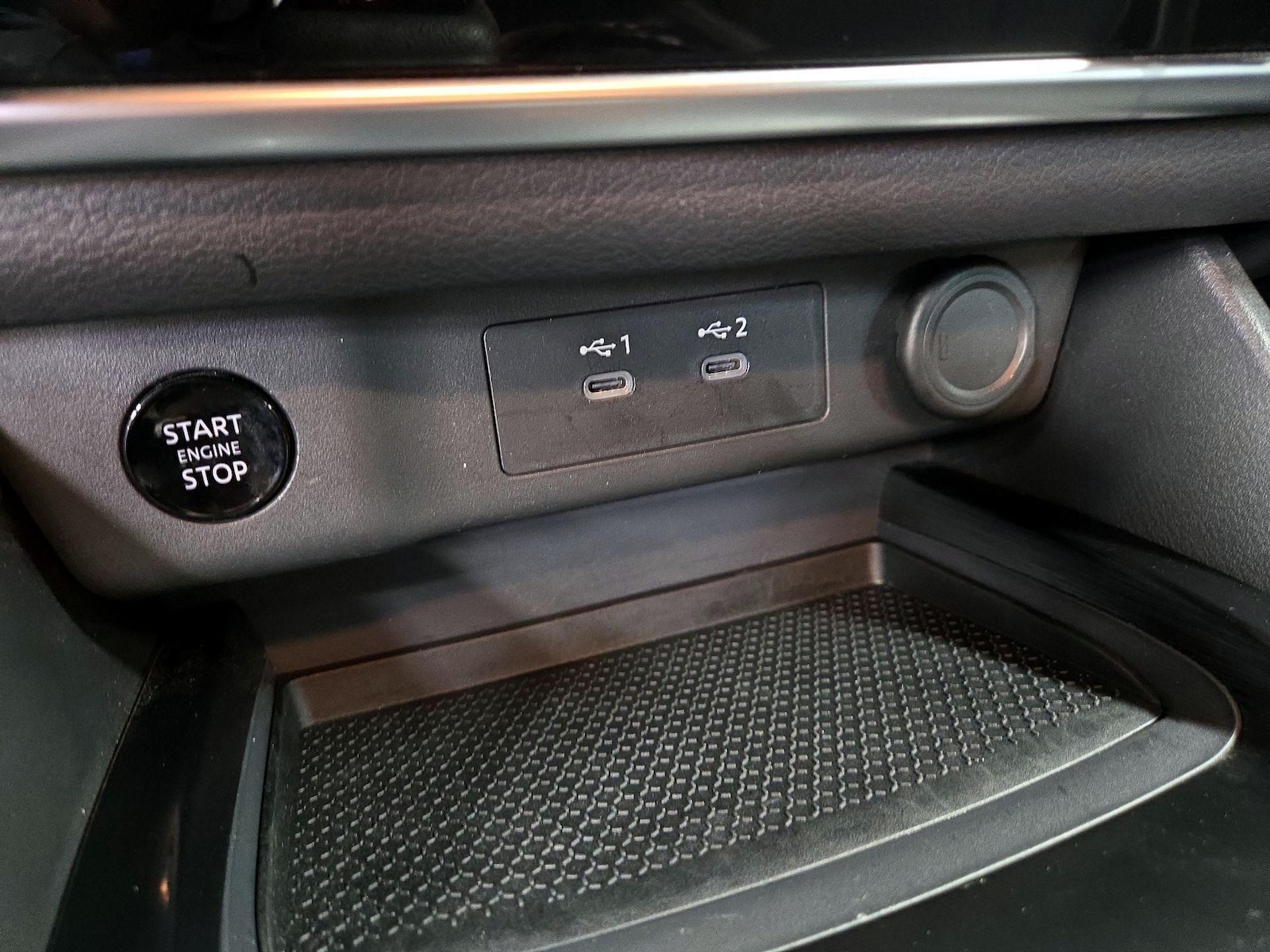 2025 Nissan Rogue S - Photo 19