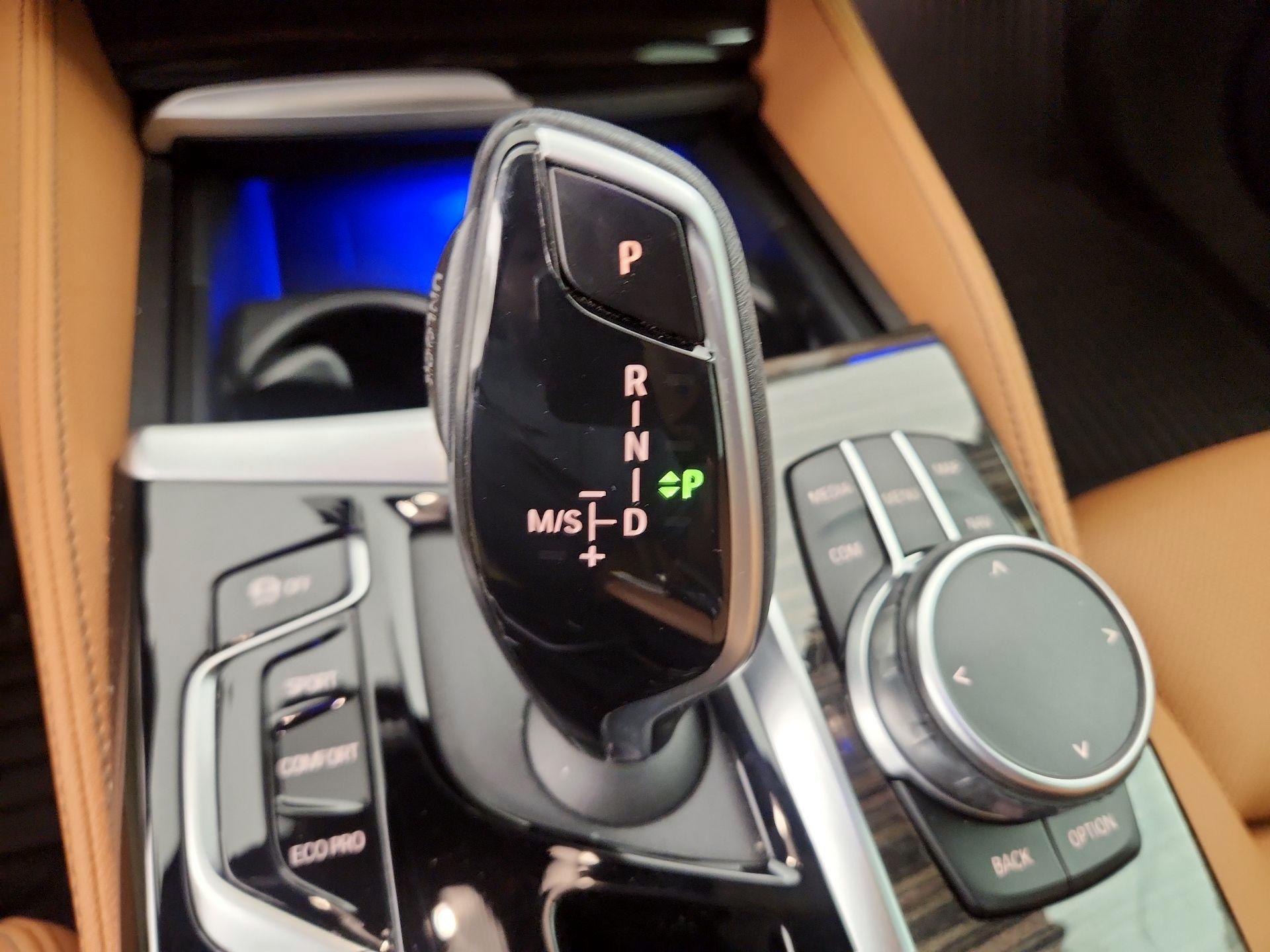 Thumbnail: 2021 BMW 5 Series - 18