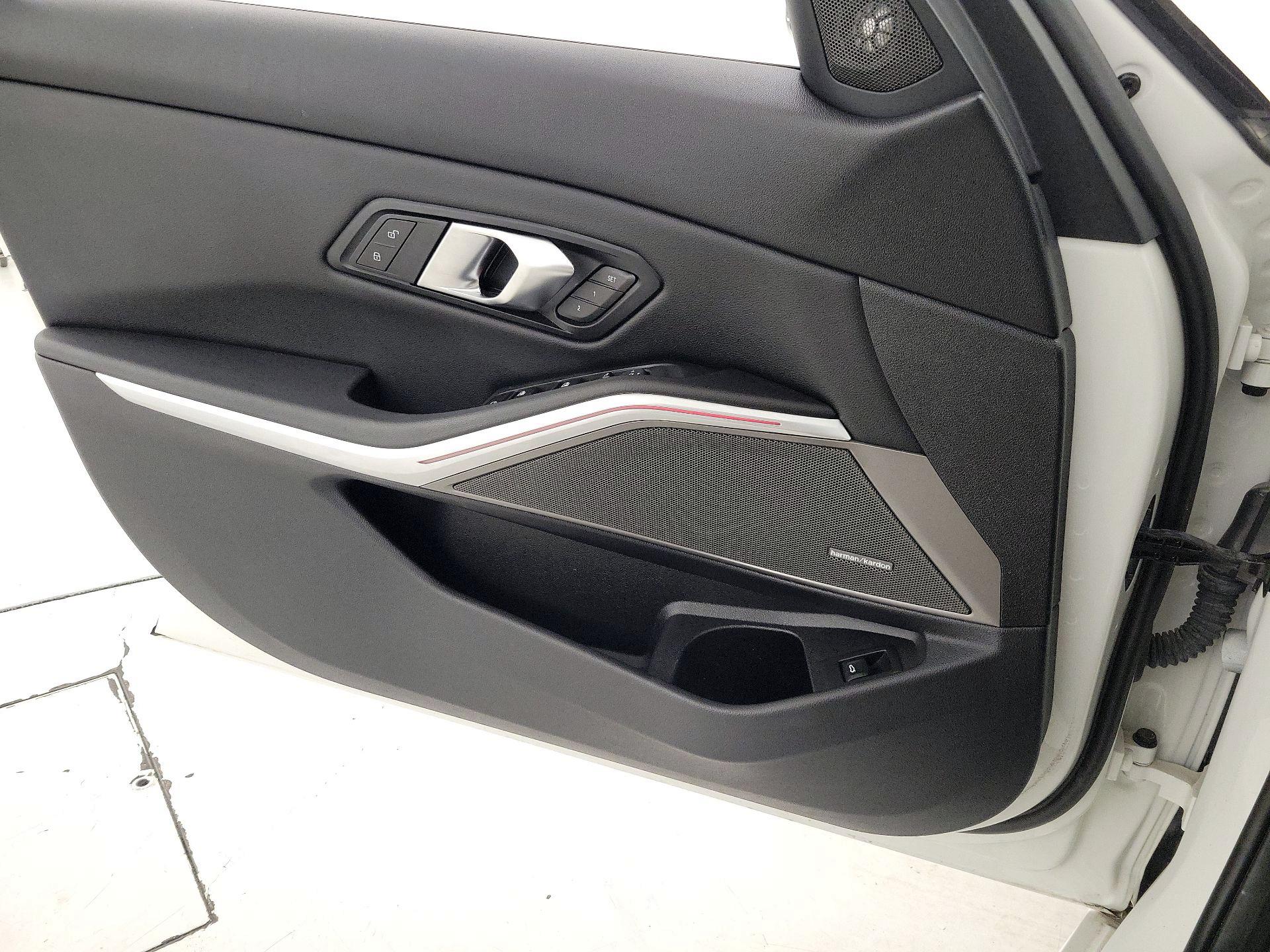 Thumbnail: 2024 BMW 3 Series - 12