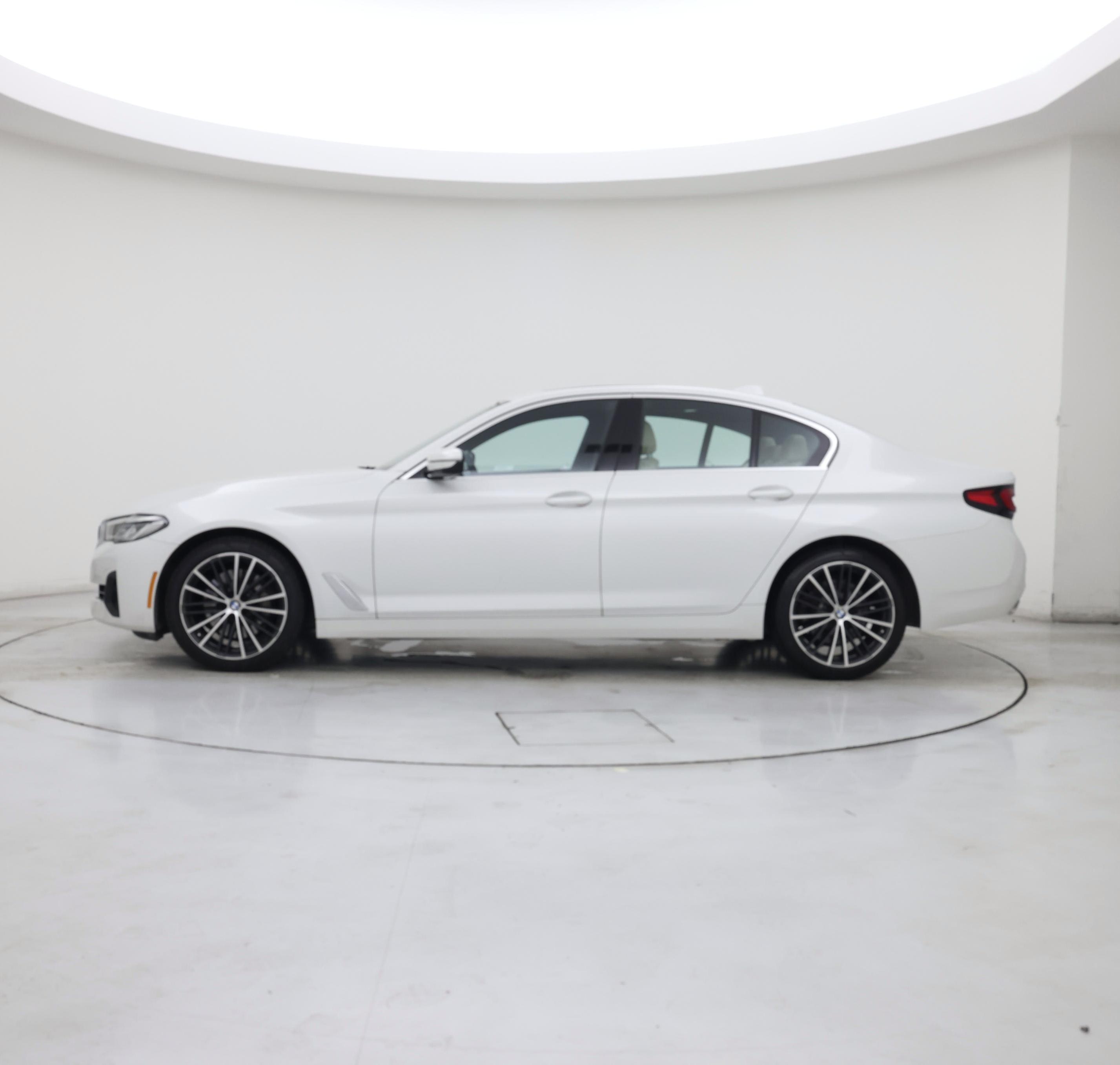 Thumbnail: 2023 BMW 5 Series - 3