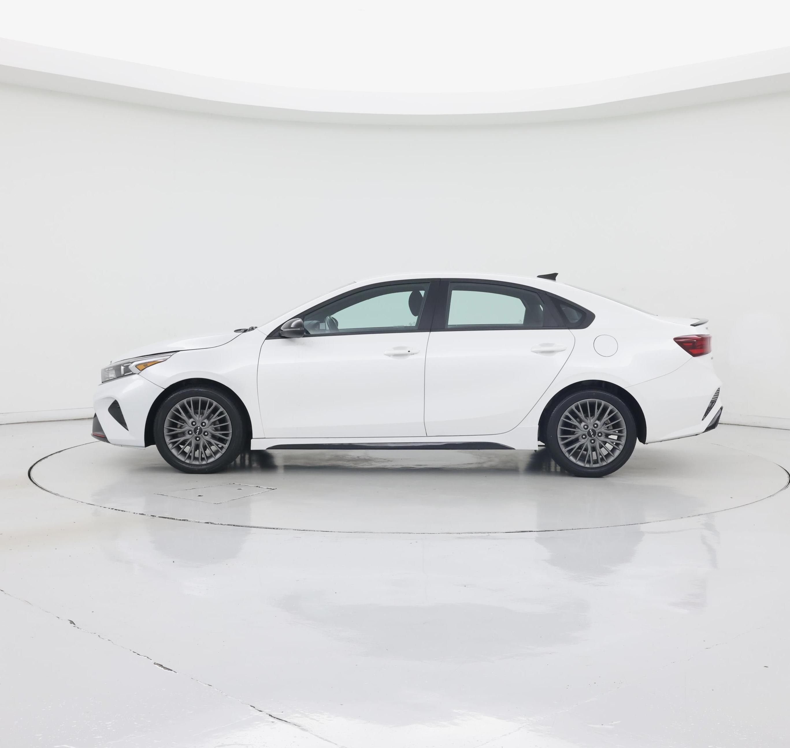 Thumbnail: 2023 Kia Forte - 3