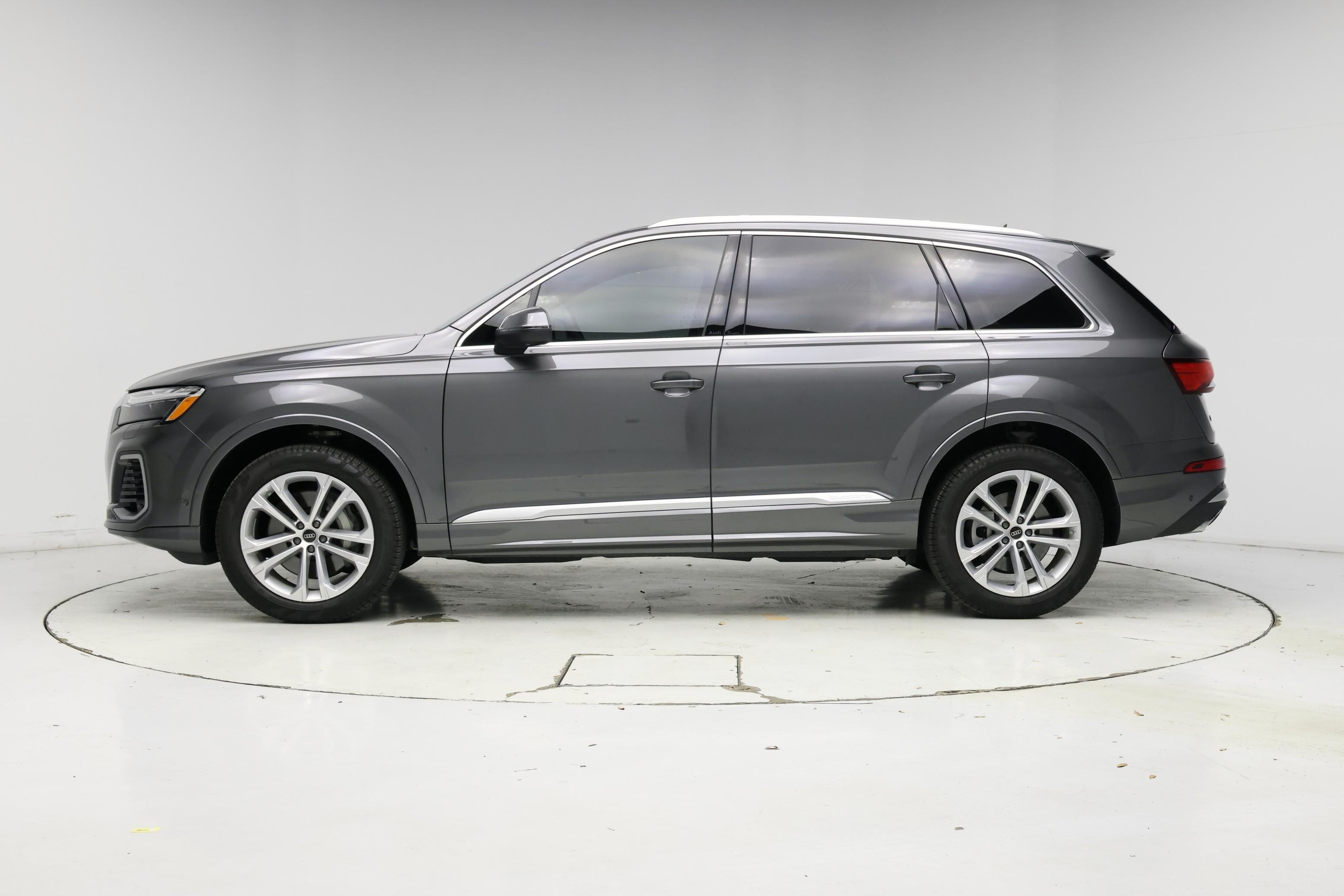 Thumbnail: 2025 Audi Q7 - 3