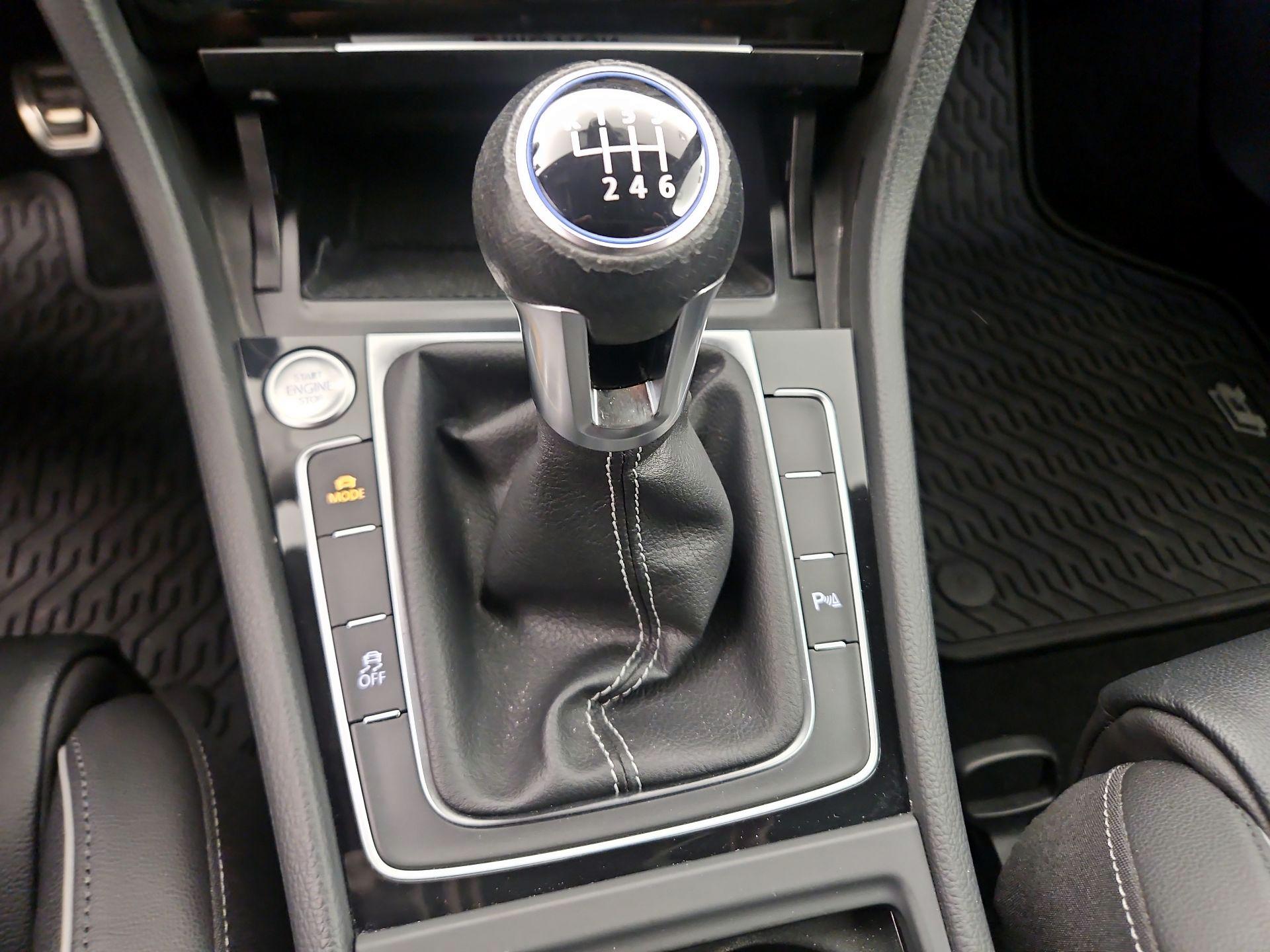 Thumbnail: 2018 Volkswagen Golf - 16