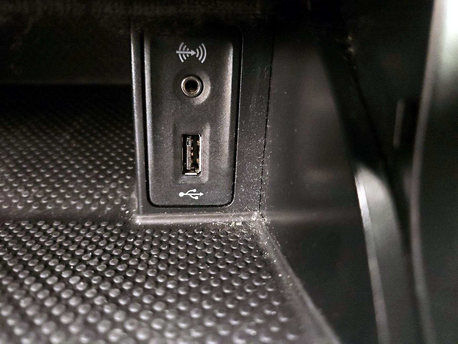 Thumbnail: 2018 Volkswagen Golf - 17