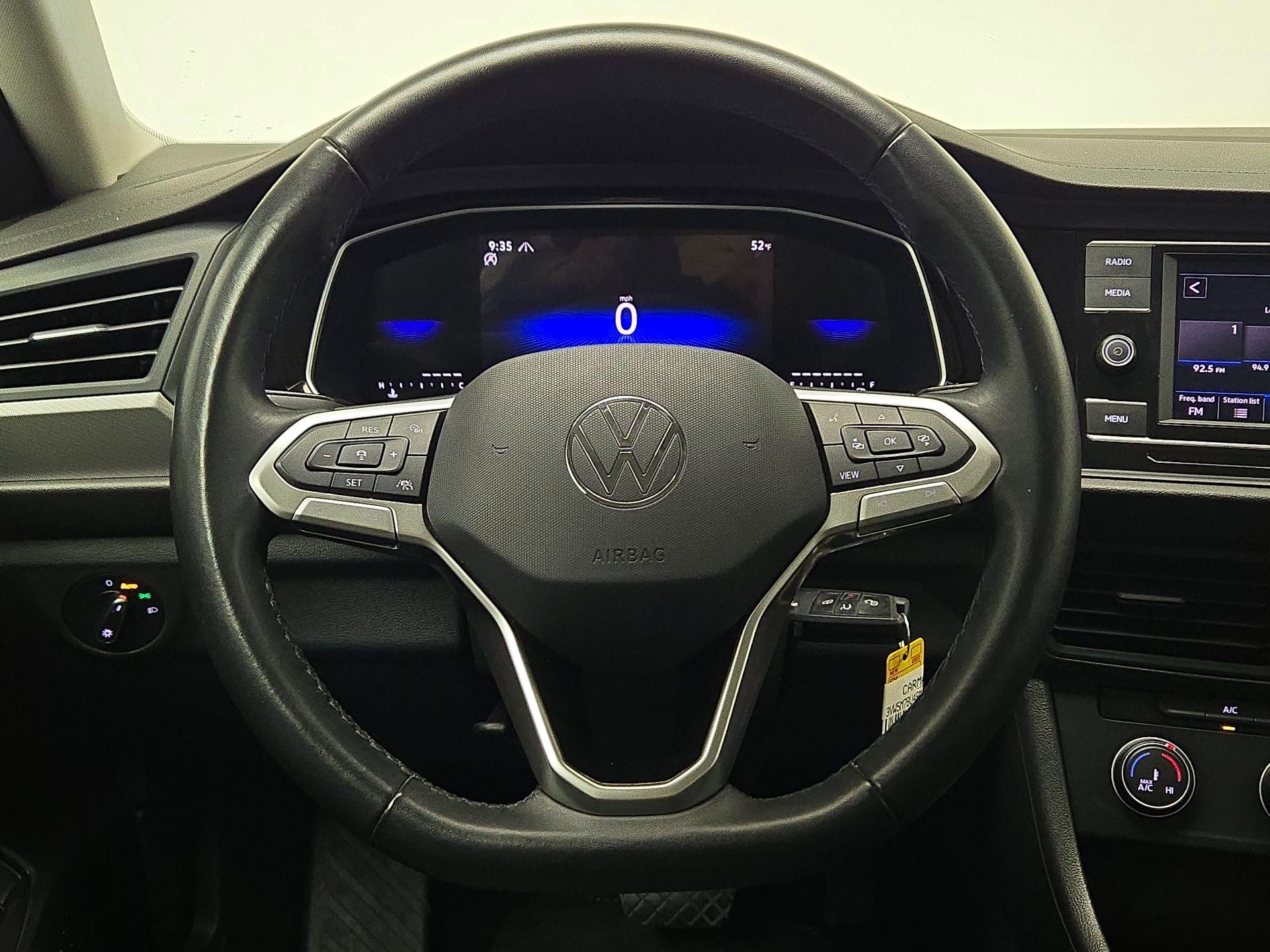 Thumbnail: 2024 Volkswagen Jetta - 10