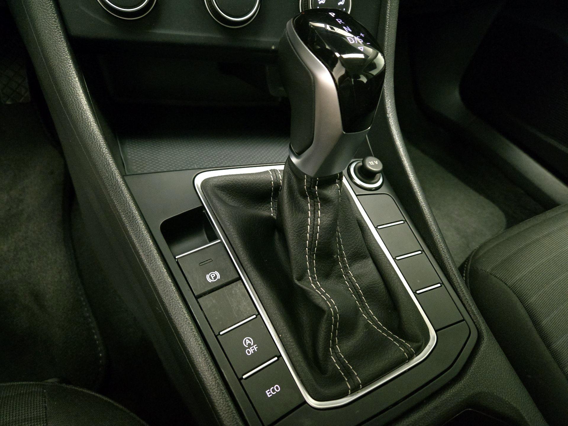 Thumbnail: 2024 Volkswagen Jetta - 17