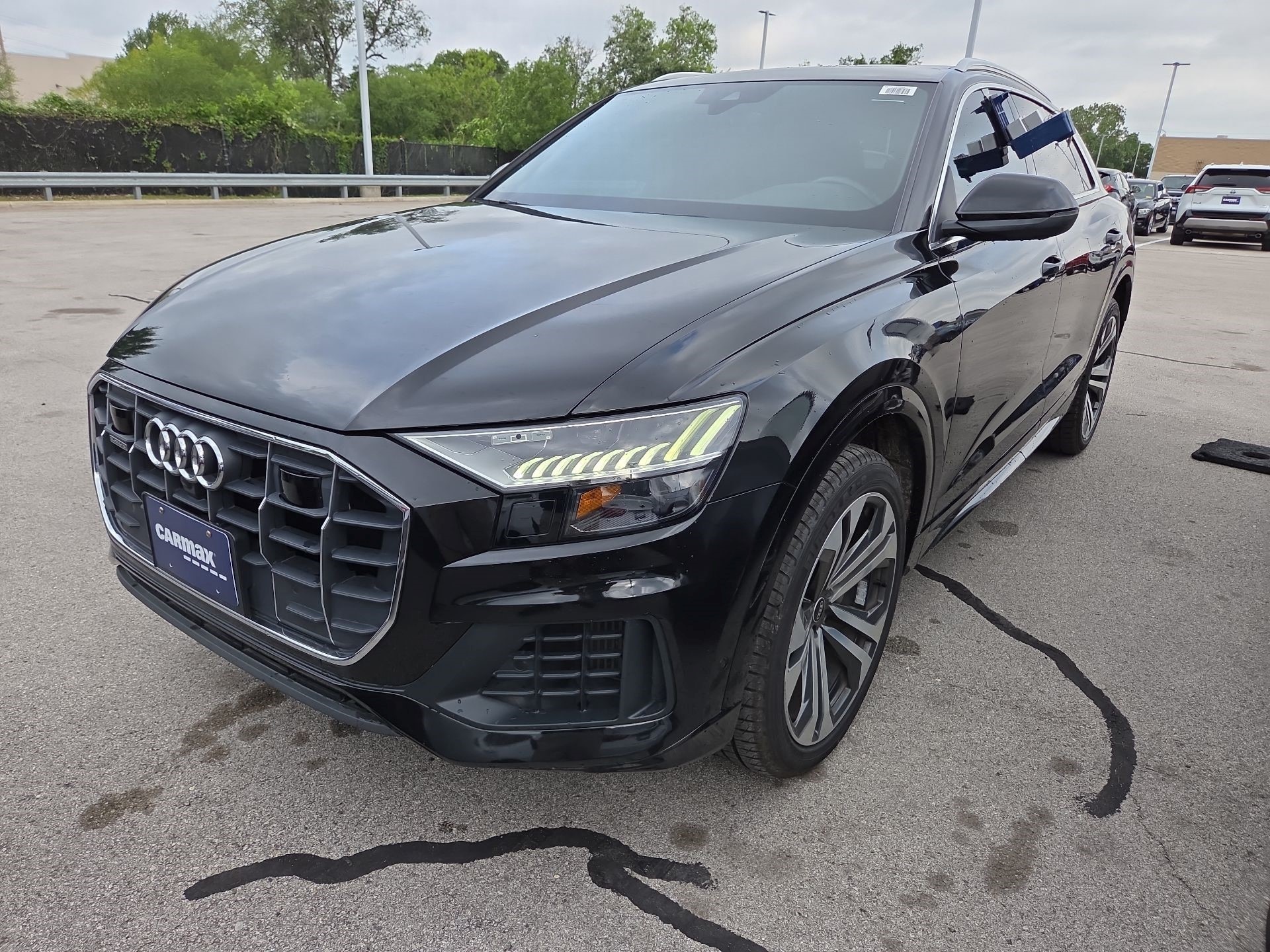 Thumbnail: 2022 Audi Q8 - 2