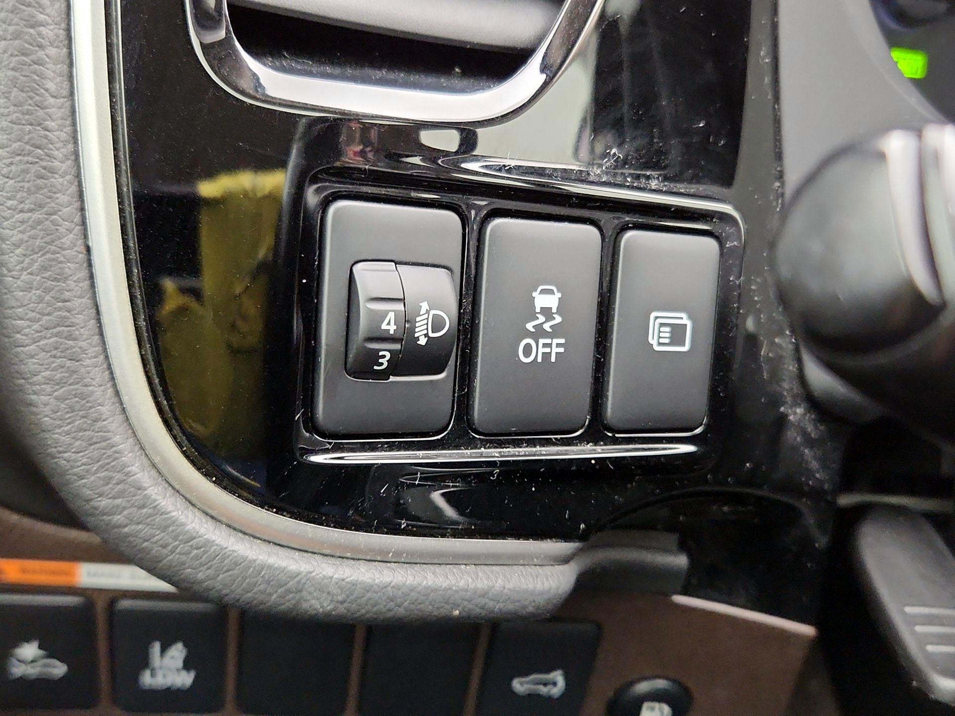 Thumbnail: 2018 Mitsubishi Outlander - 13