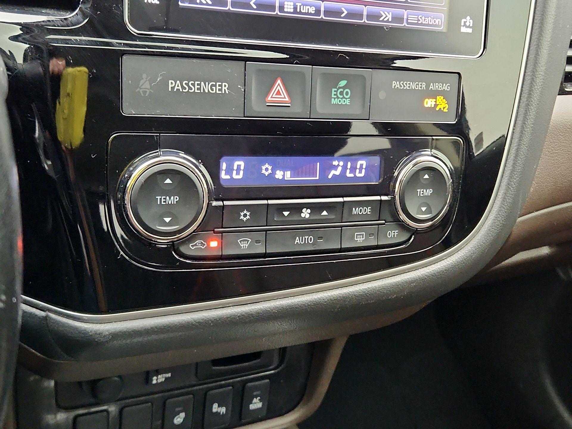 Thumbnail: 2018 Mitsubishi Outlander - 16