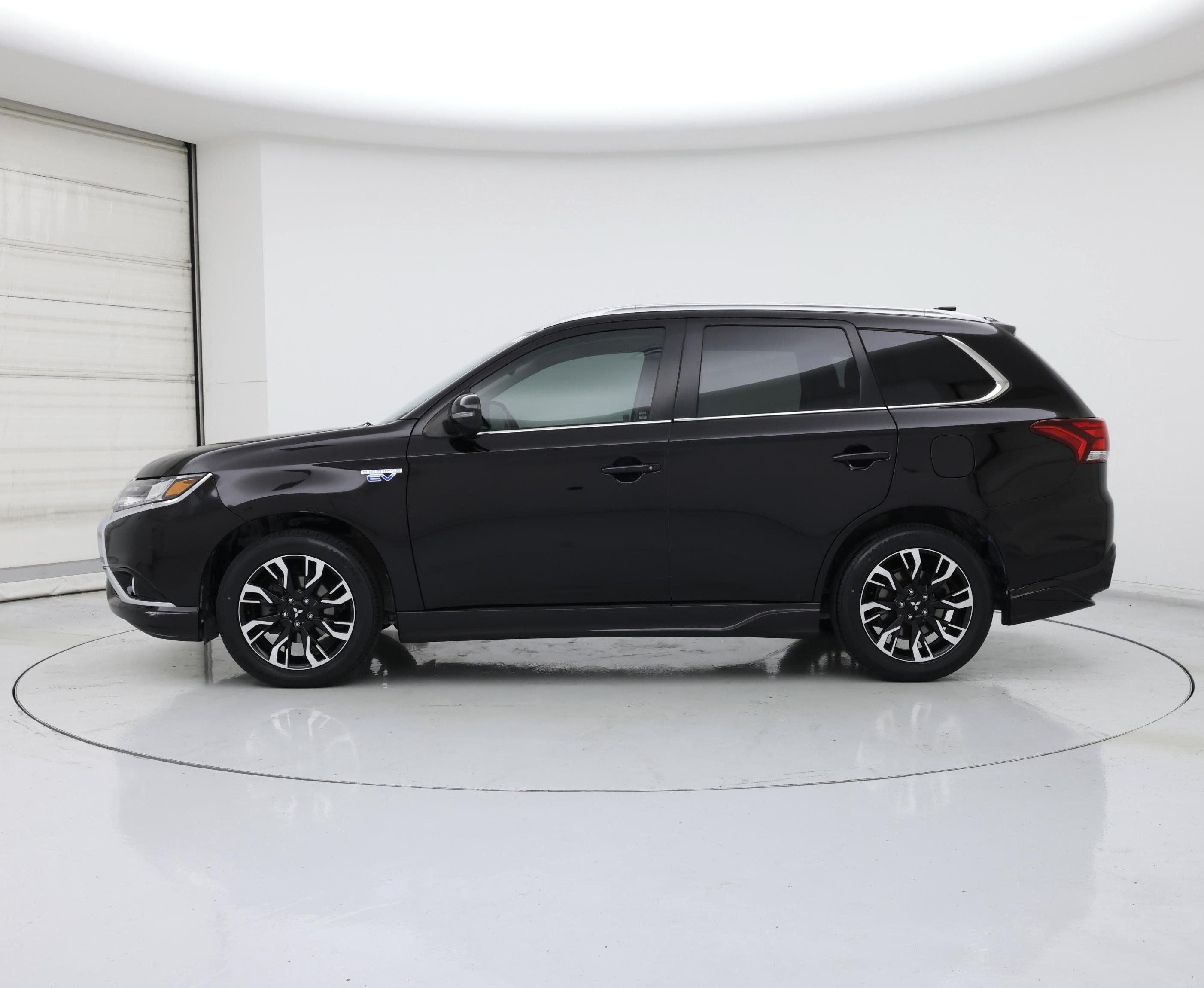 Thumbnail: 2018 Mitsubishi Outlander - 3