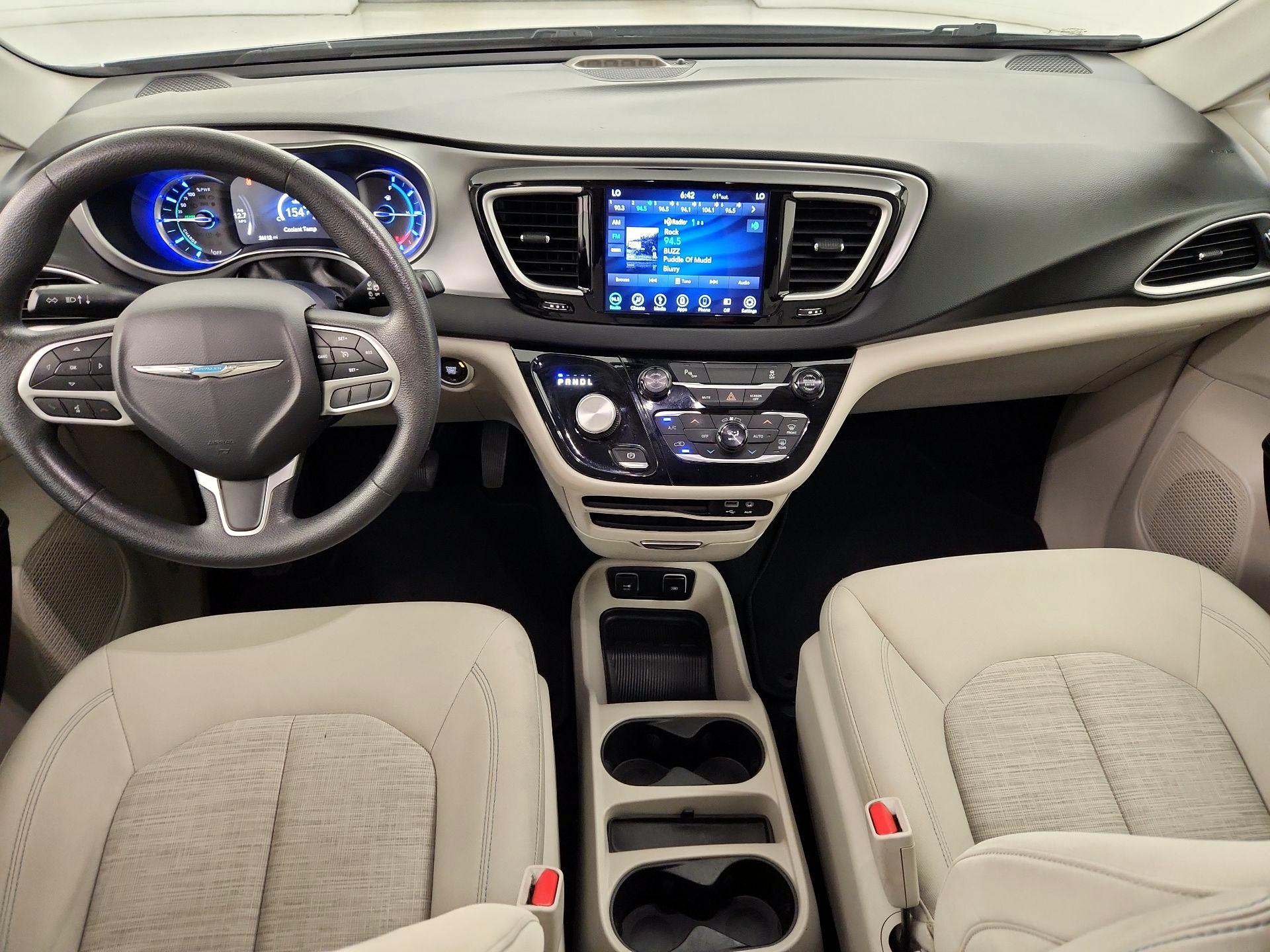 Thumbnail: 2018 Chrysler Pacifica - 9