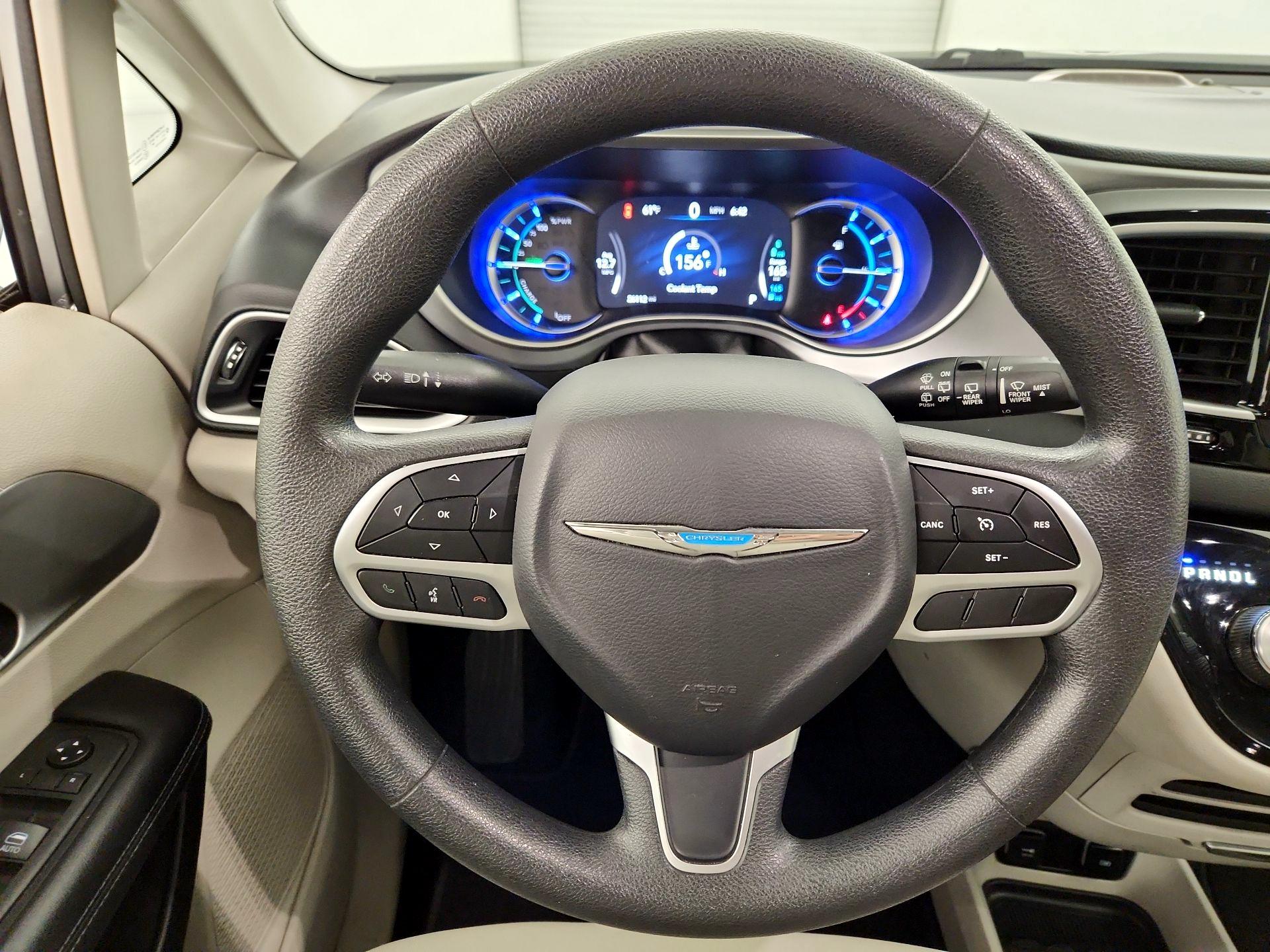 Thumbnail: 2018 Chrysler Pacifica - 10