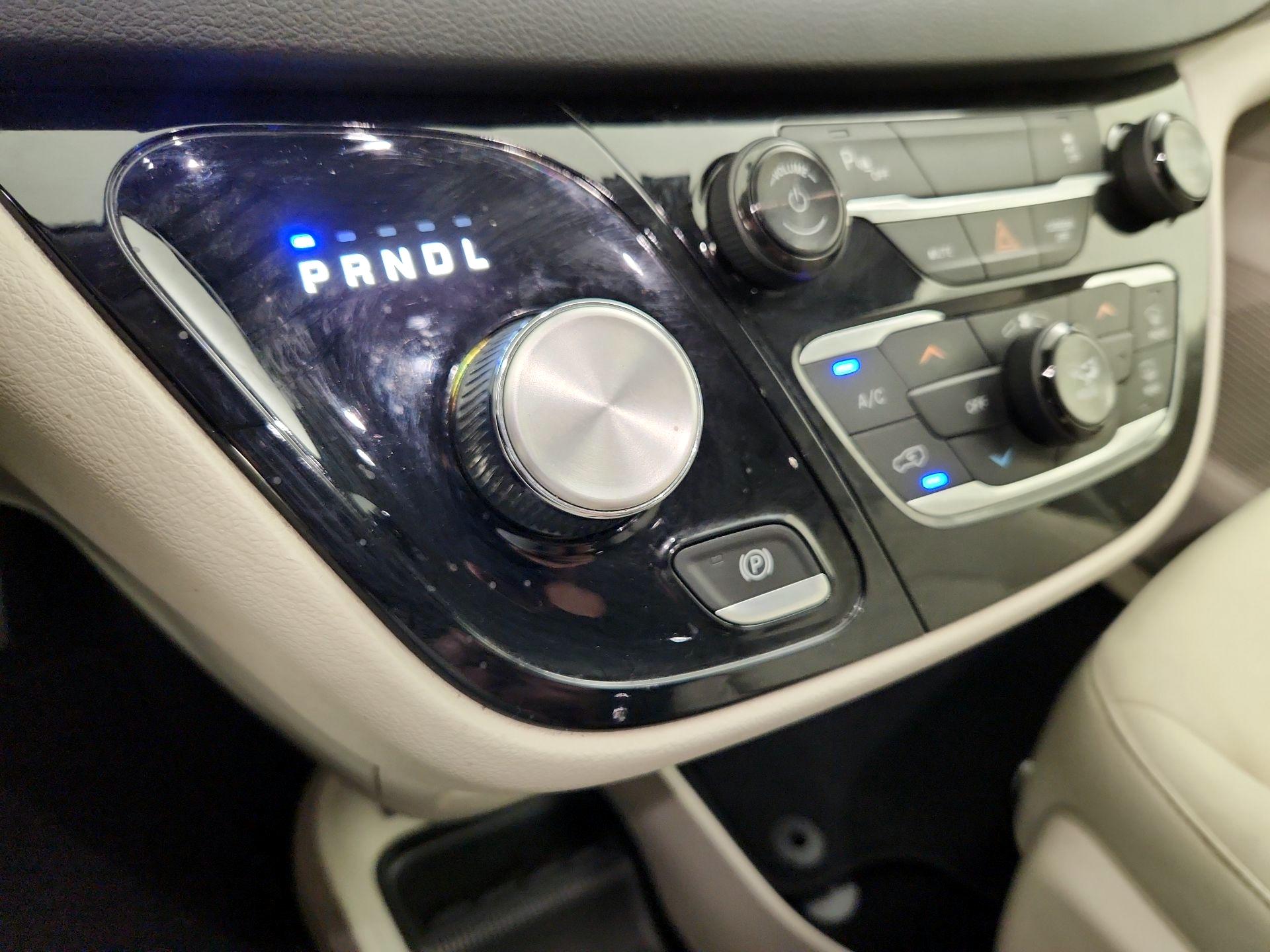 Thumbnail: 2018 Chrysler Pacifica - 17