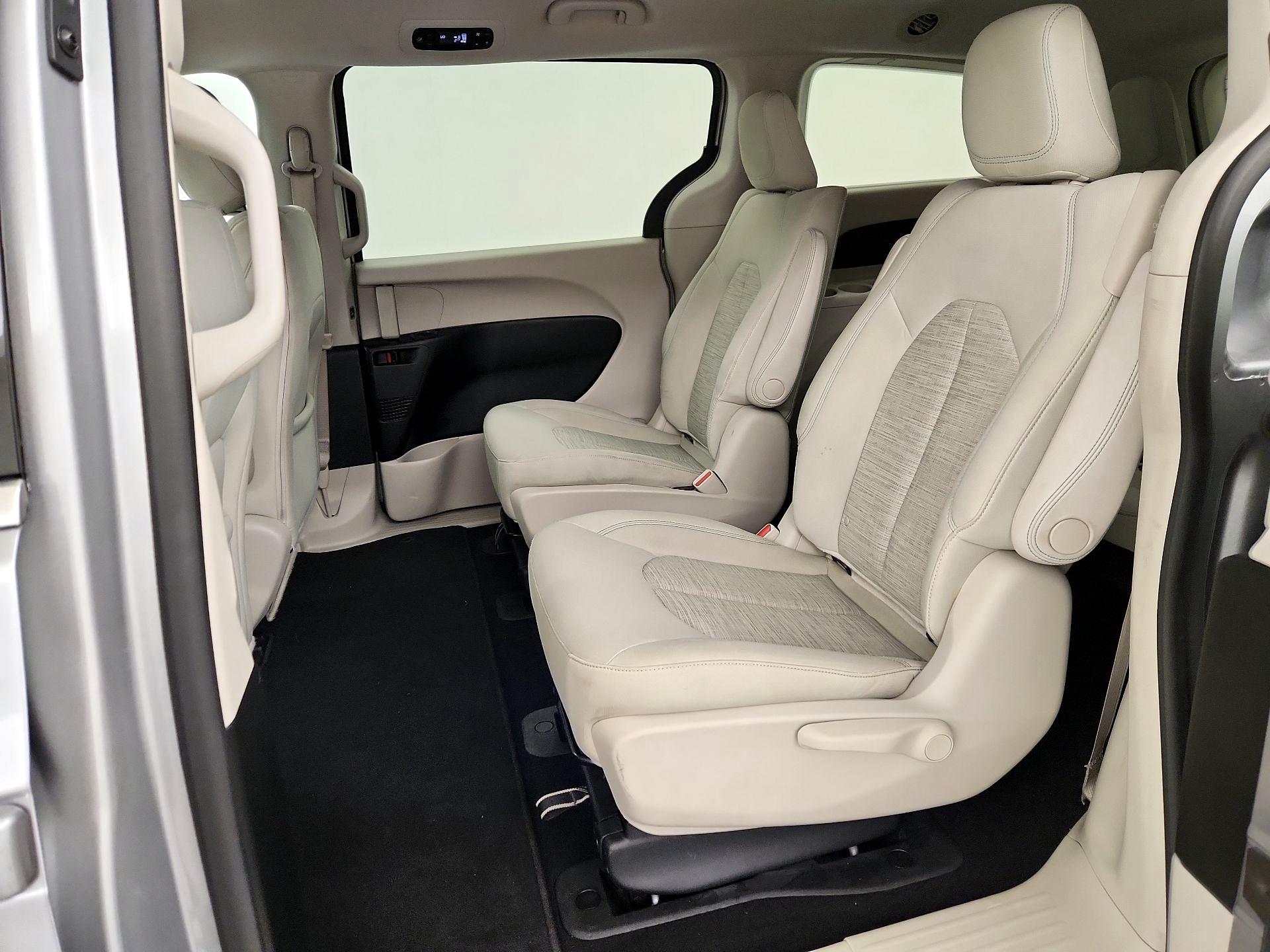 Thumbnail: 2018 Chrysler Pacifica - 19