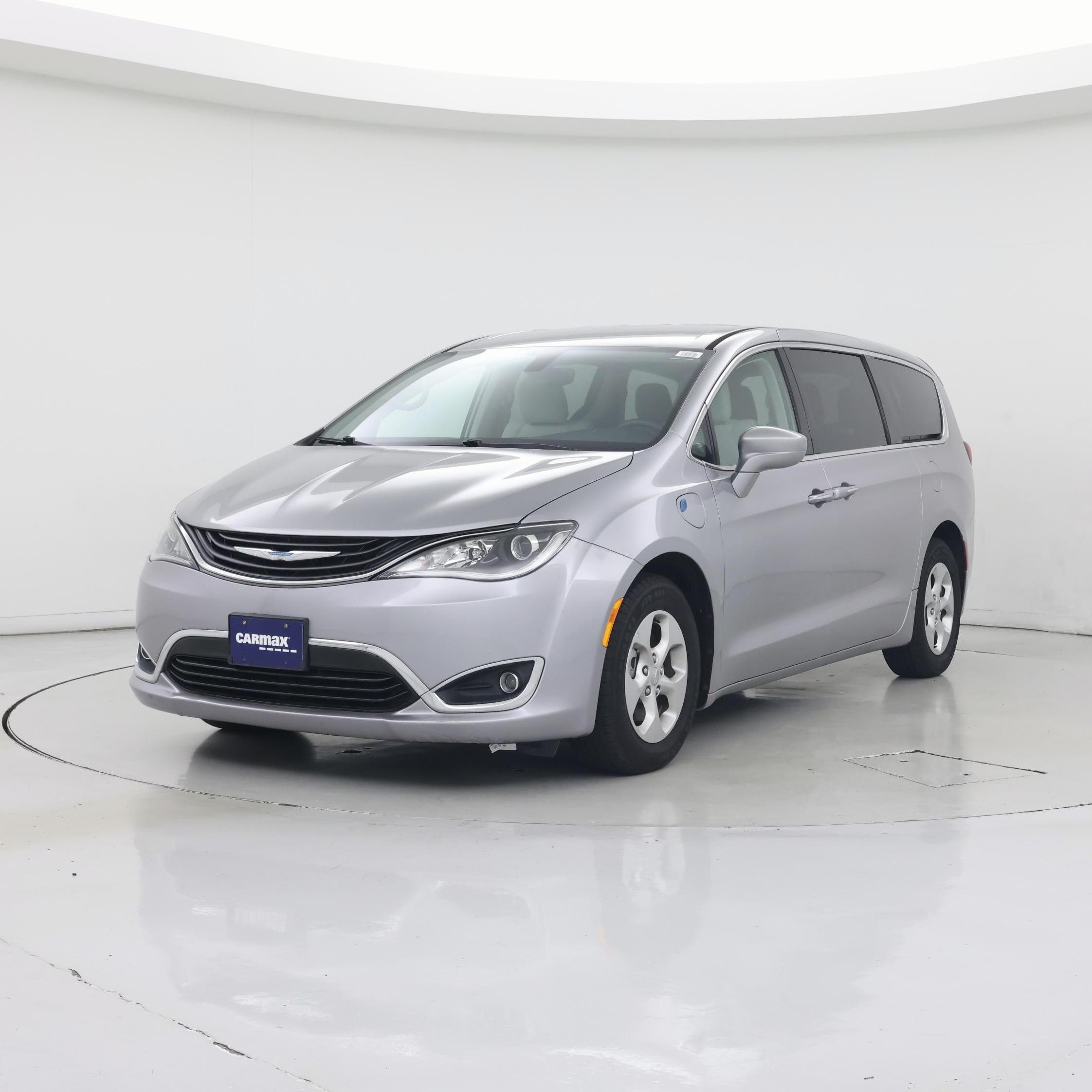 Thumbnail: 2018 Chrysler Pacifica - 4