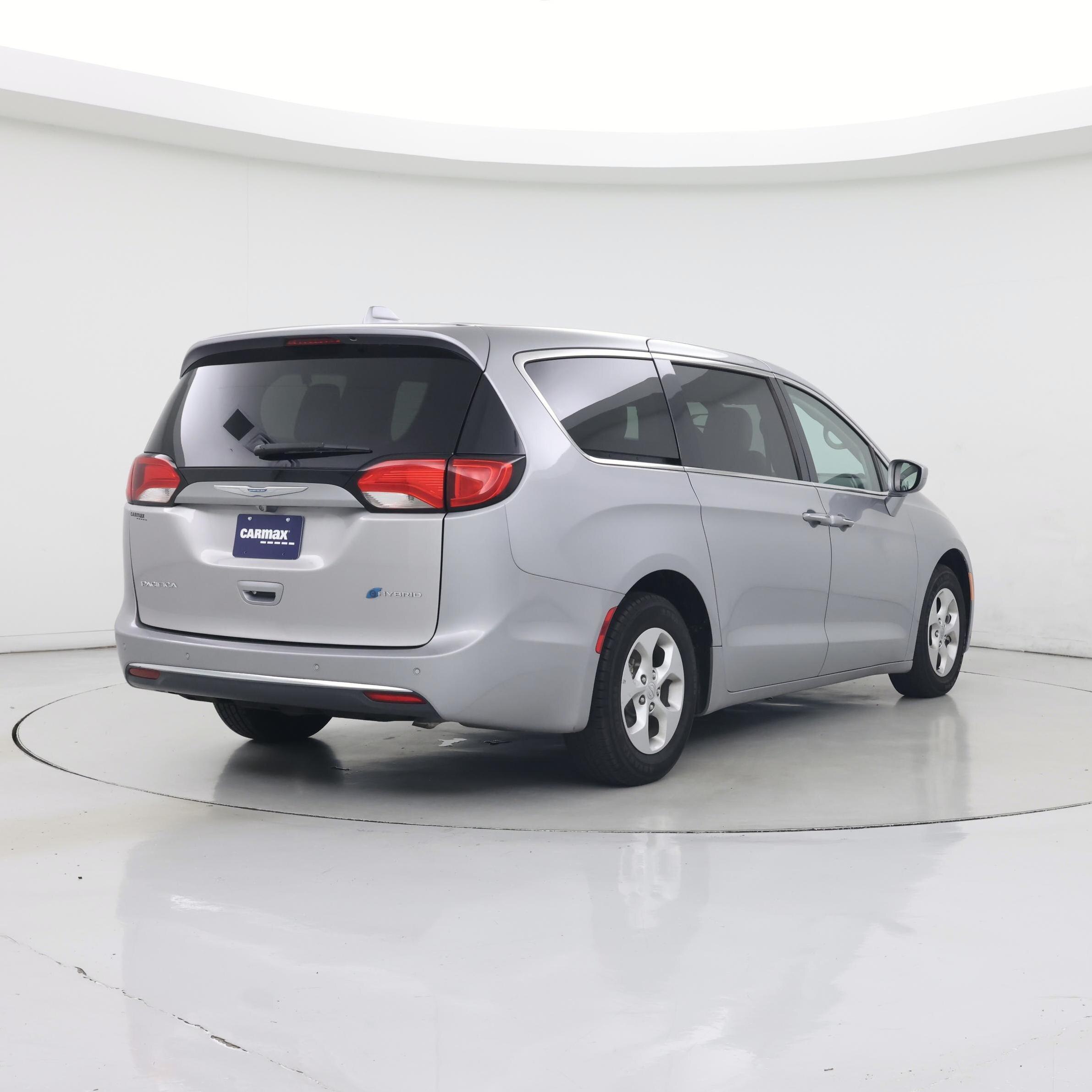 Thumbnail: 2018 Chrysler Pacifica - 8