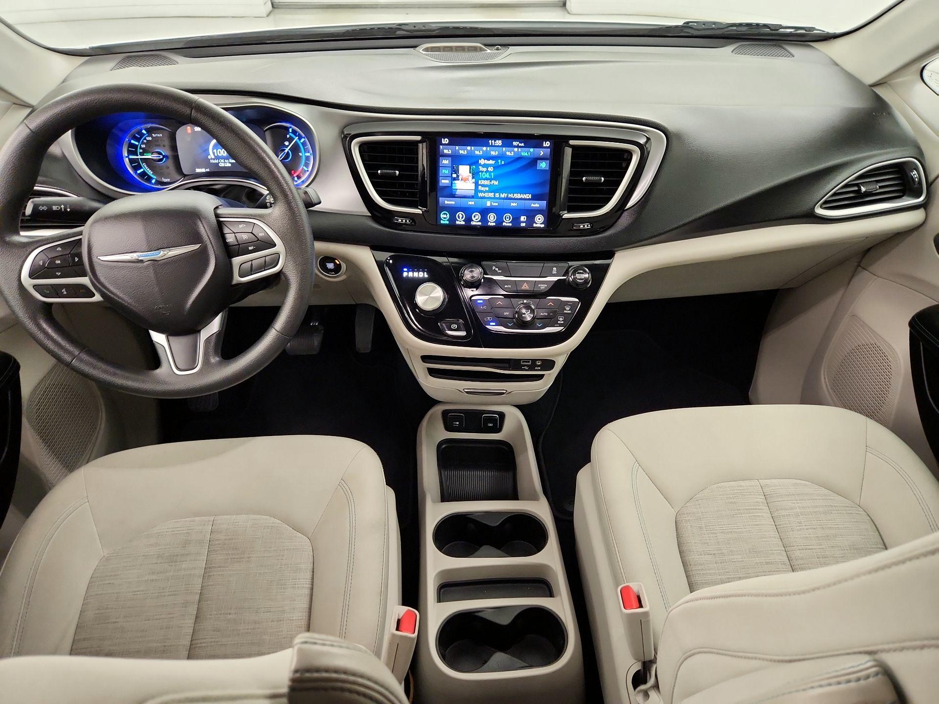 Thumbnail: 2018 Chrysler Pacifica - 9