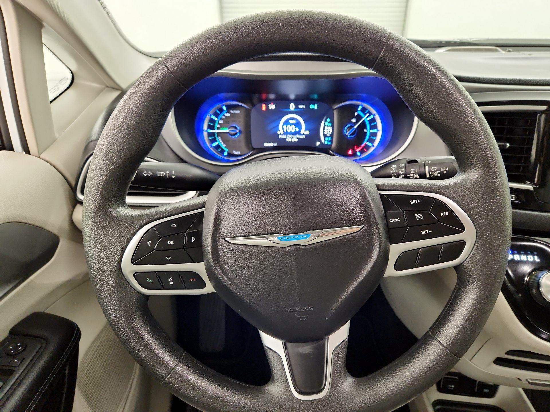 Thumbnail: 2018 Chrysler Pacifica - 10