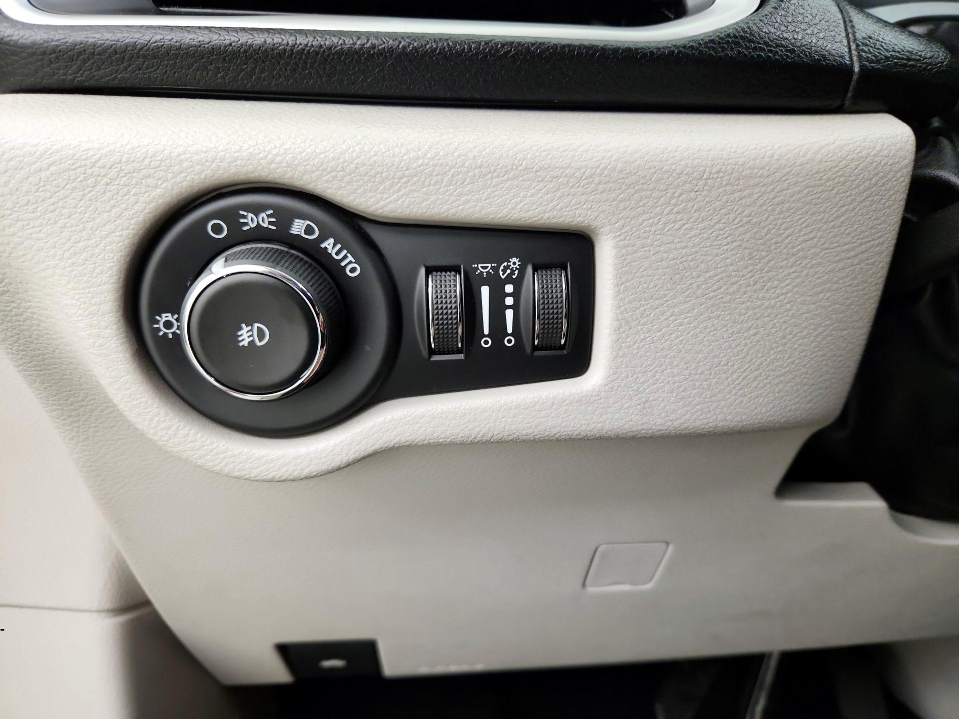 Thumbnail: 2018 Chrysler Pacifica - 13