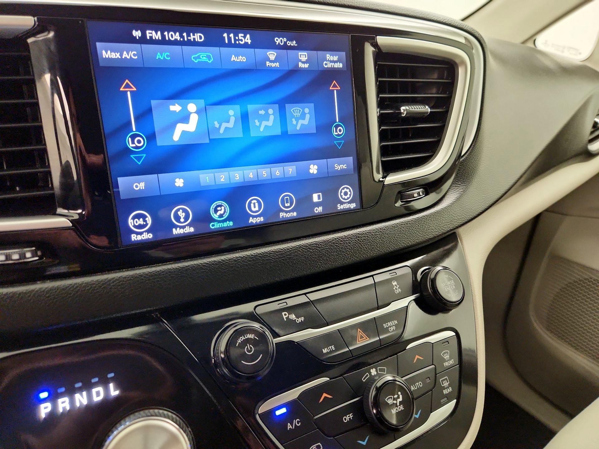 Thumbnail: 2018 Chrysler Pacifica - 16