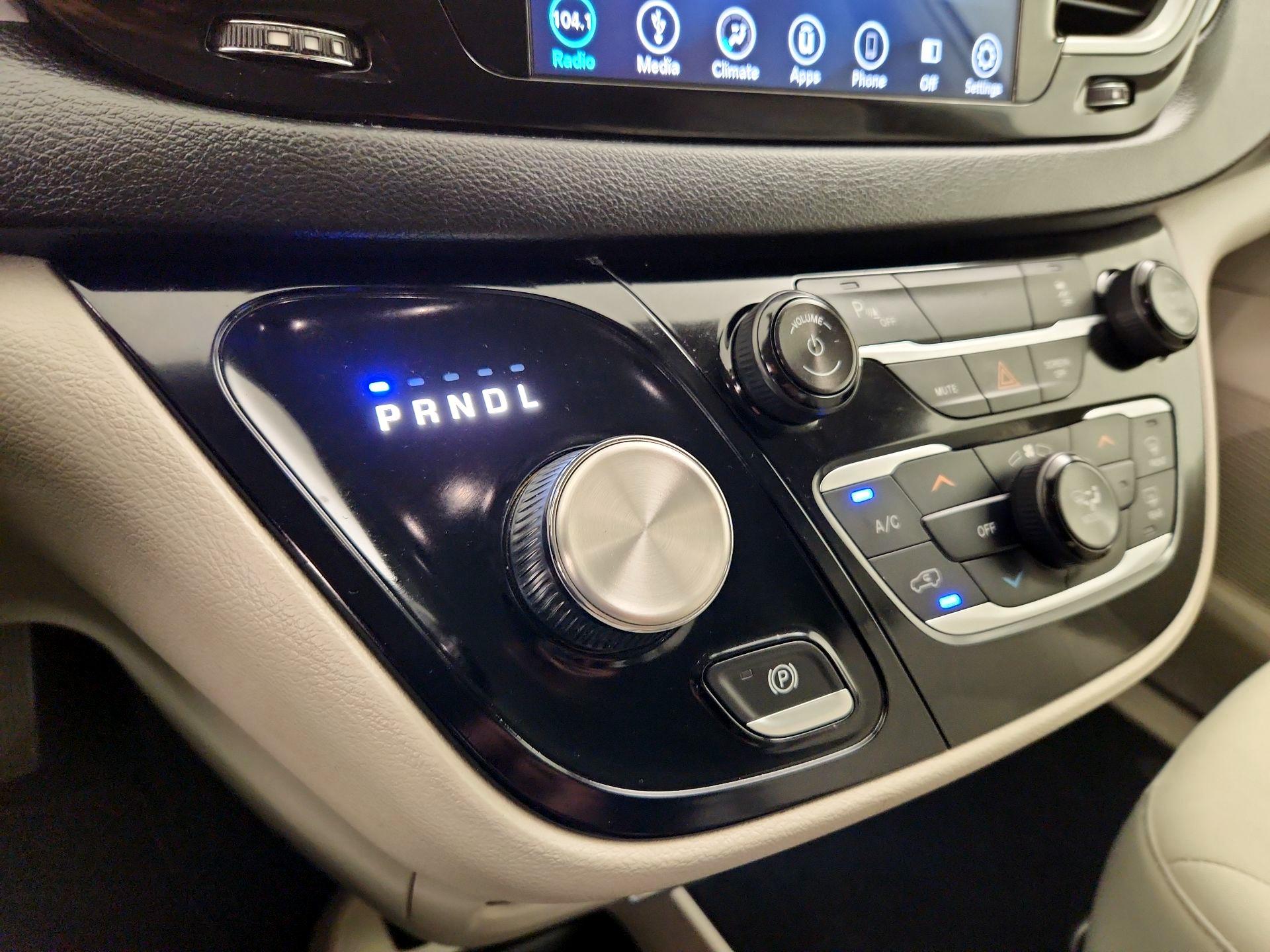 Thumbnail: 2018 Chrysler Pacifica - 17
