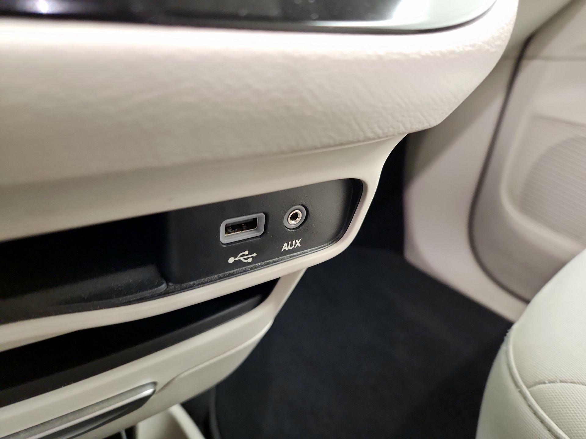 Thumbnail: 2018 Chrysler Pacifica - 18