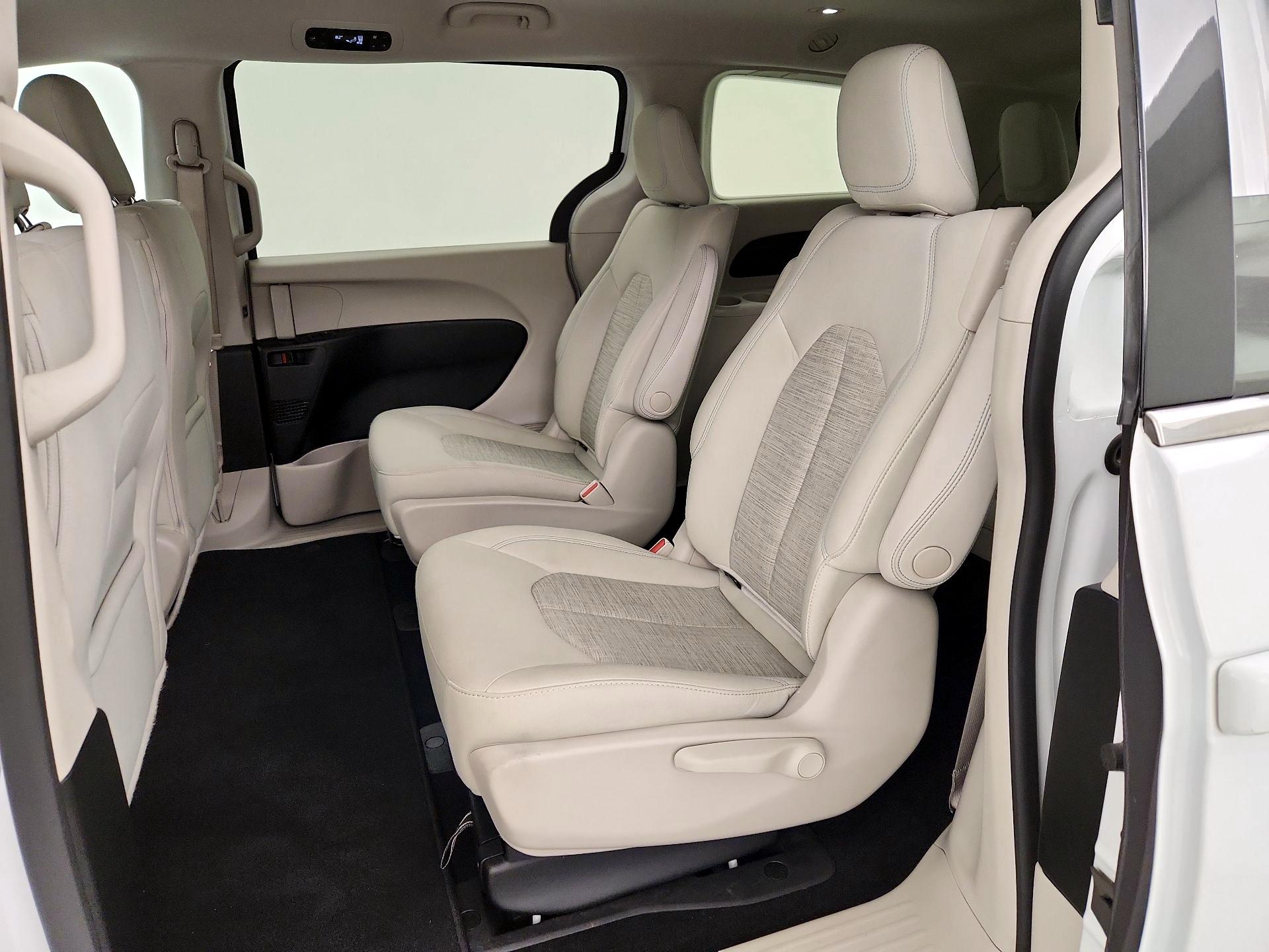 Thumbnail: 2018 Chrysler Pacifica - 19