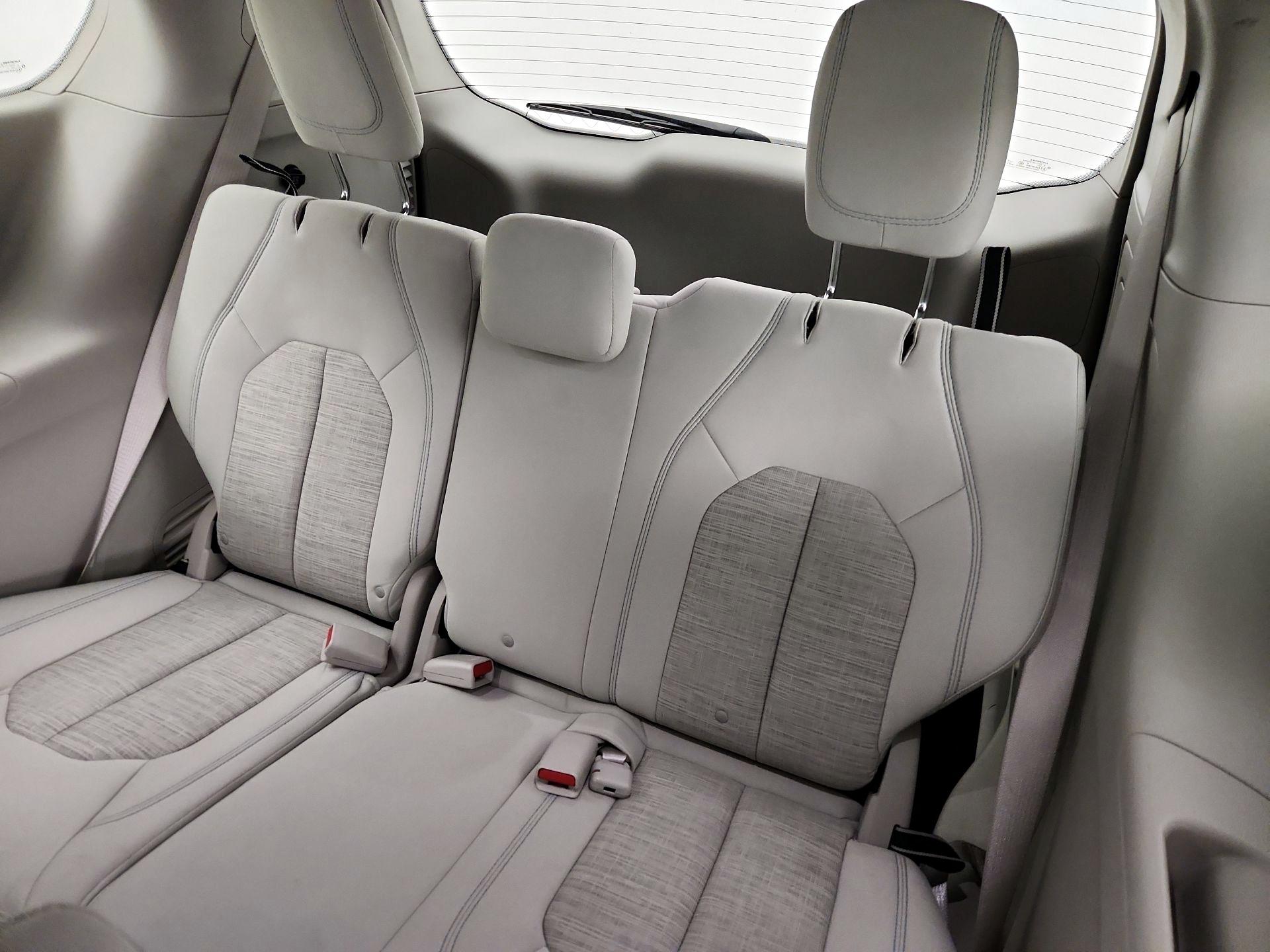 Thumbnail: 2018 Chrysler Pacifica - 20