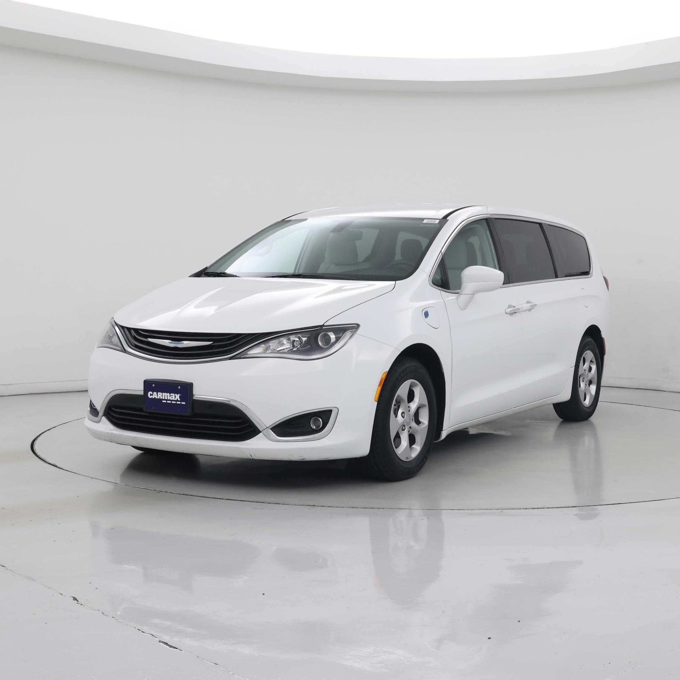 Thumbnail: 2018 Chrysler Pacifica - 4