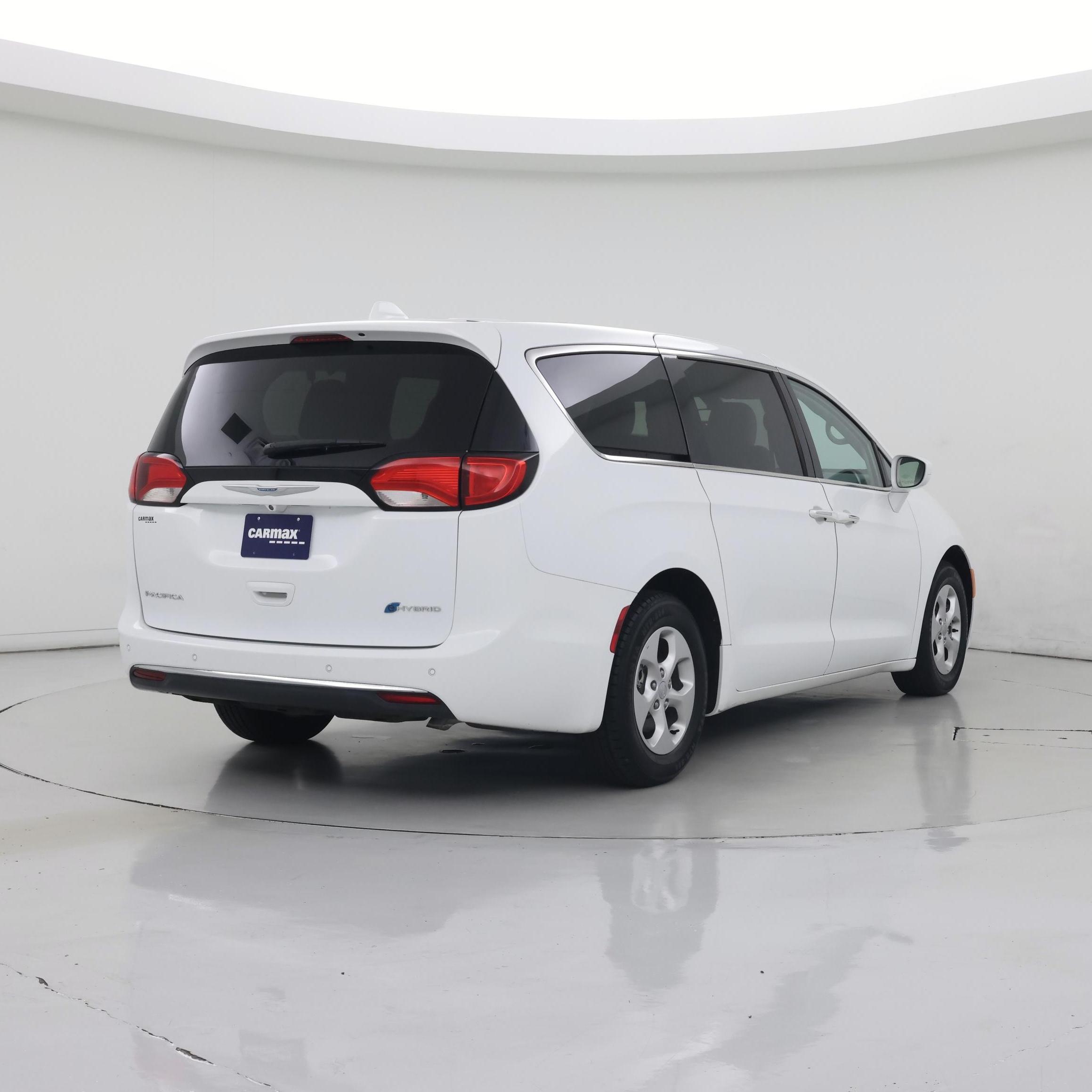 Thumbnail: 2018 Chrysler Pacifica - 8